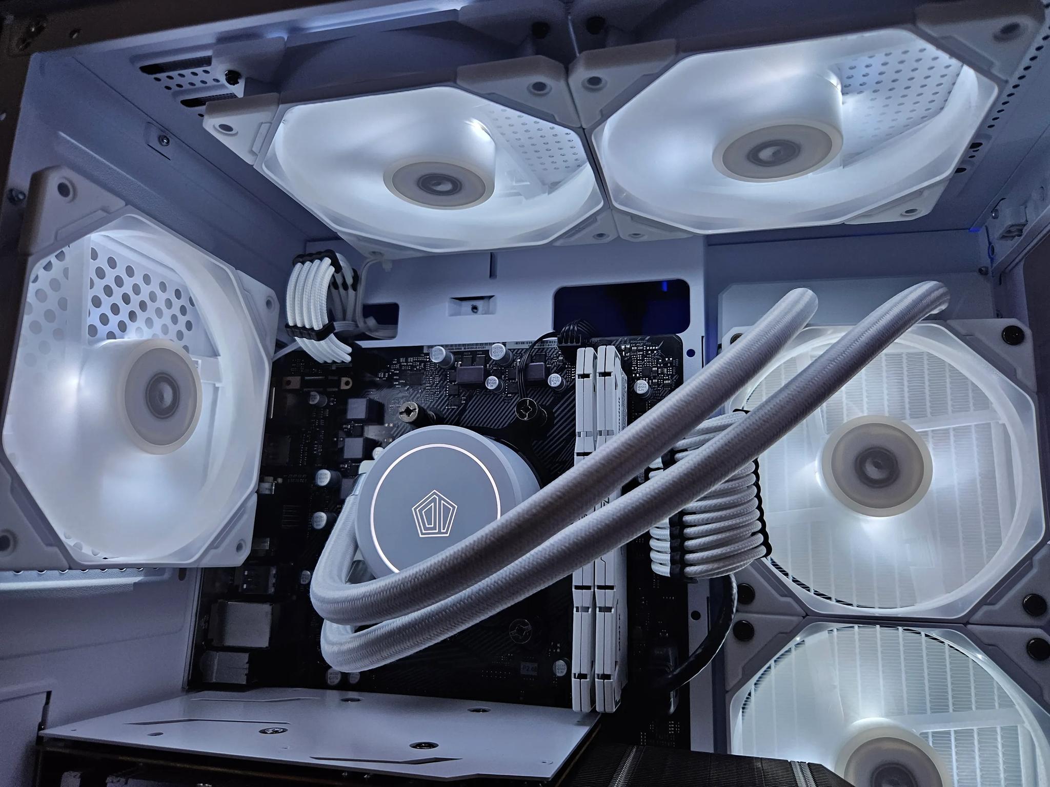 Arctic Beast Liquid cooled RIG Ryzen 7 5700G/ 32GB RAM/ 2TB SSD/ AMD RX6600