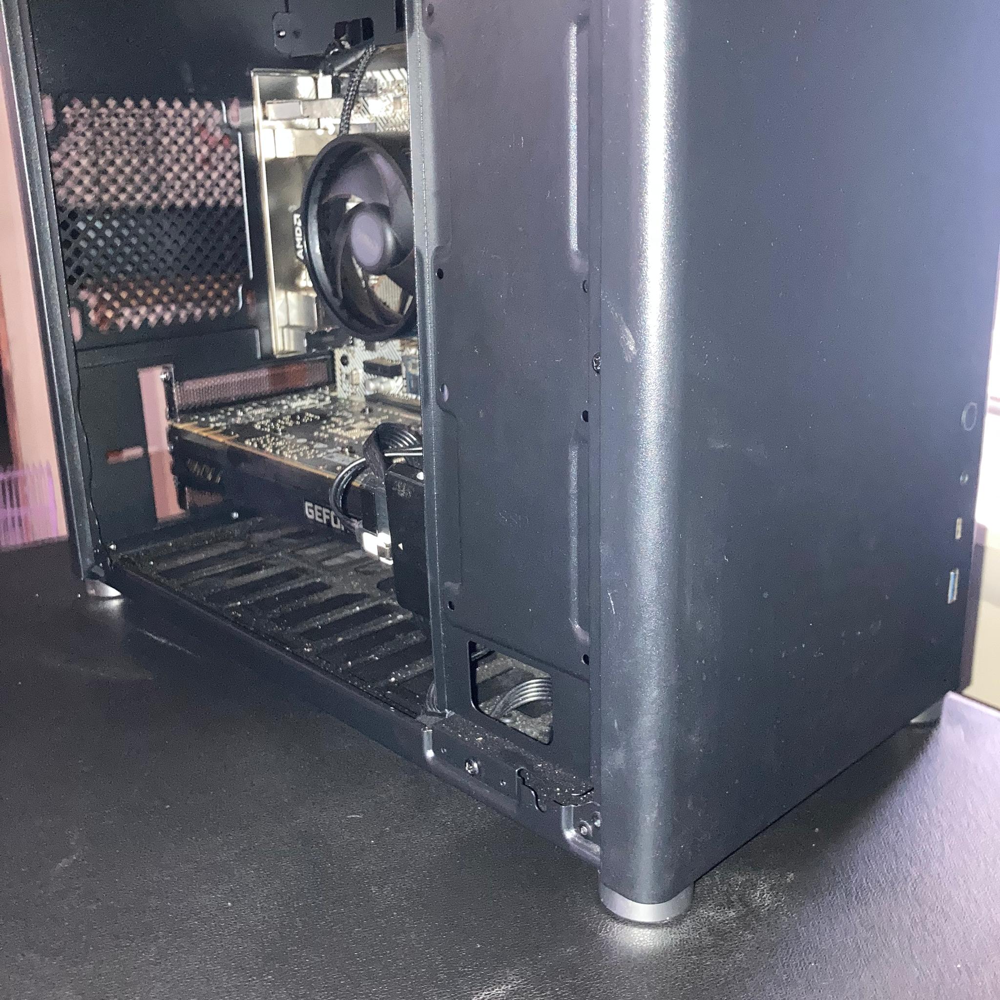 Minimalistic 1070 Ti R7 1700X 32gb 1tb SSD Gaming PC