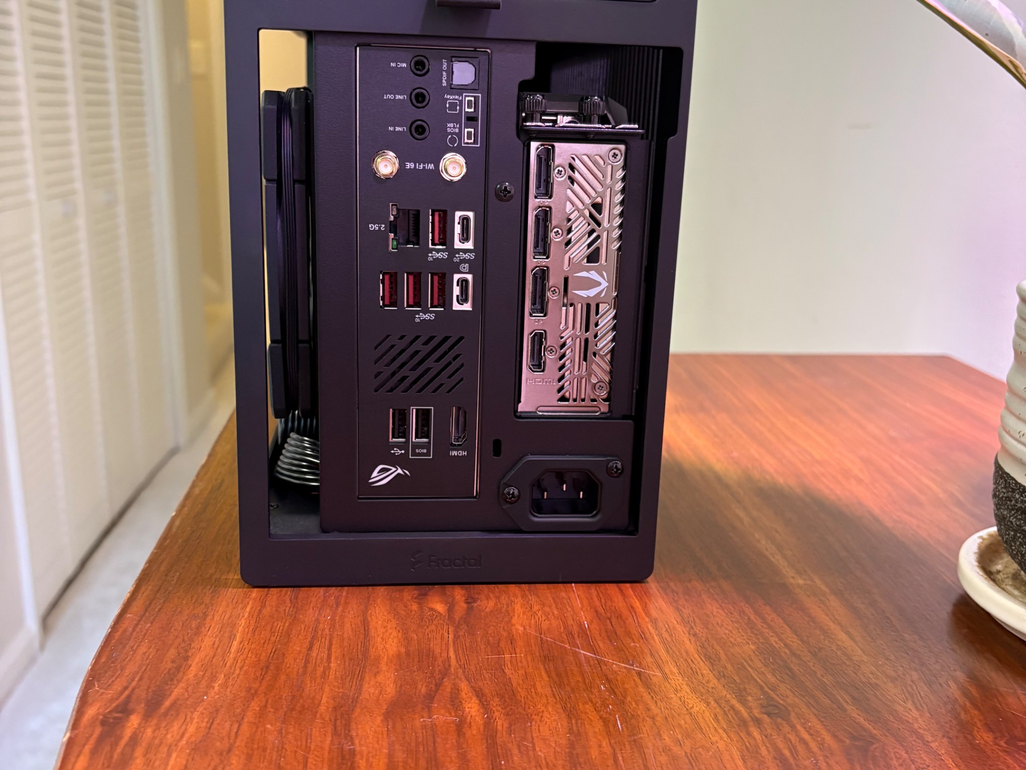 RTX 5070TI | Ryzen 7 7800X3D | 32GB DDR5 | 1.5TB SSD | 1000W PSU | 1x 120MM Fan | Fractal Terra ITX