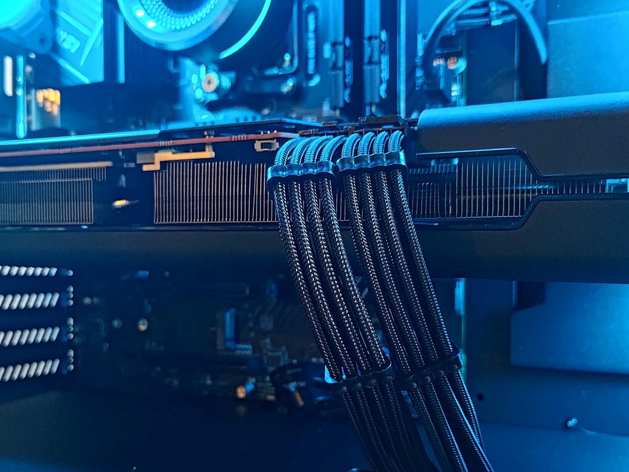 🔥Black Friday Sale!🔥 Ryzen 7700X | XFX 6900XT | 32GB DDR5 | 1TB PCIE 4.0 Storage