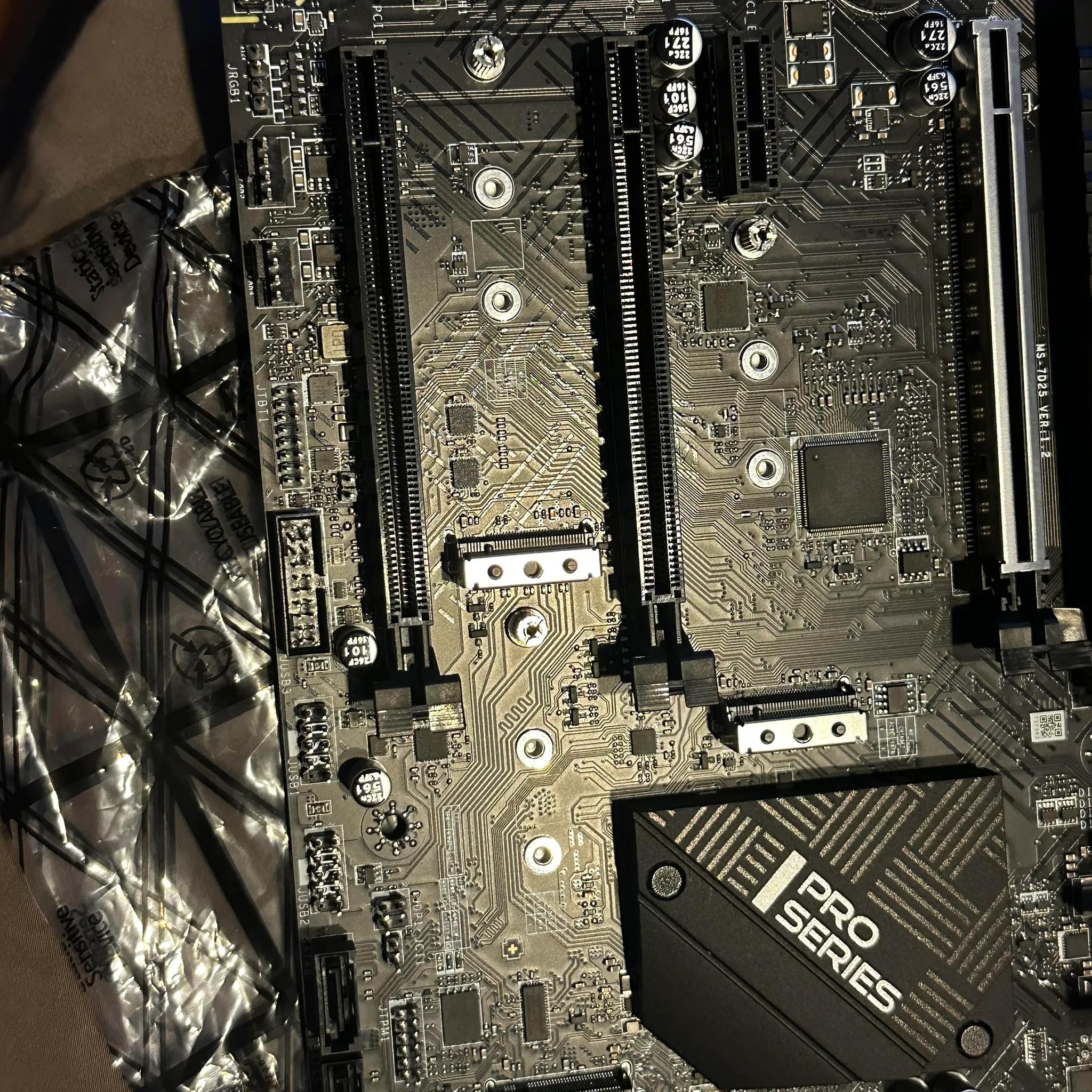 Pro Z690-A Wifi DDR4: Bent CPU Pins