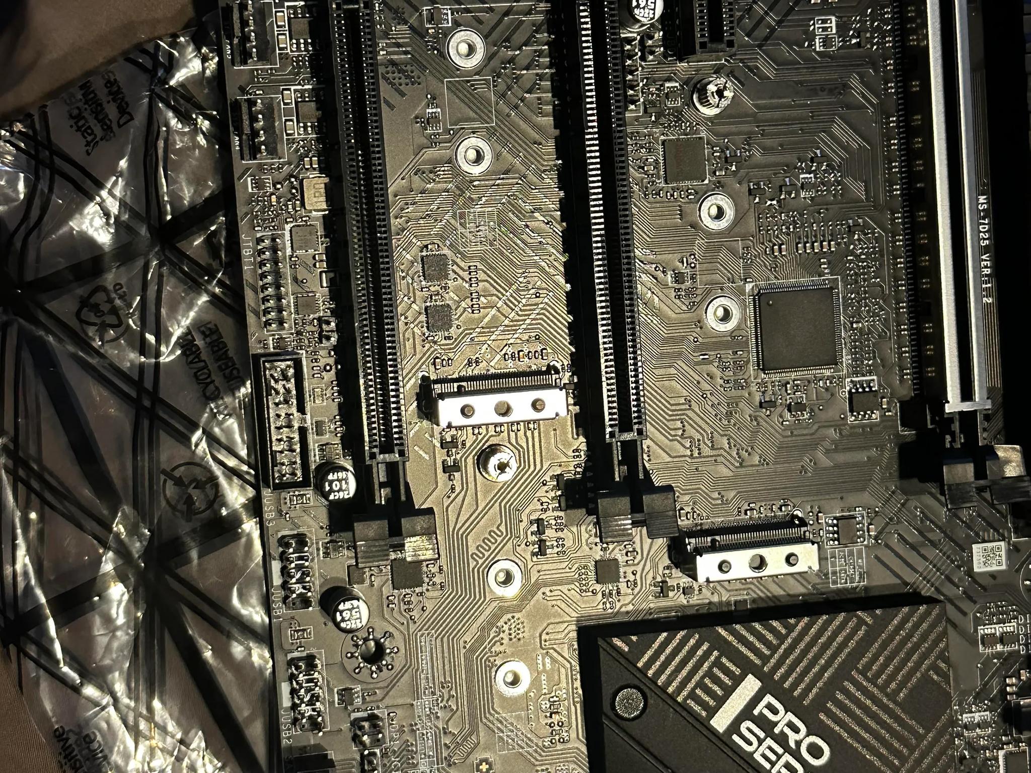 Pro Z690-A Wifi DDR4: Bent CPU Pins