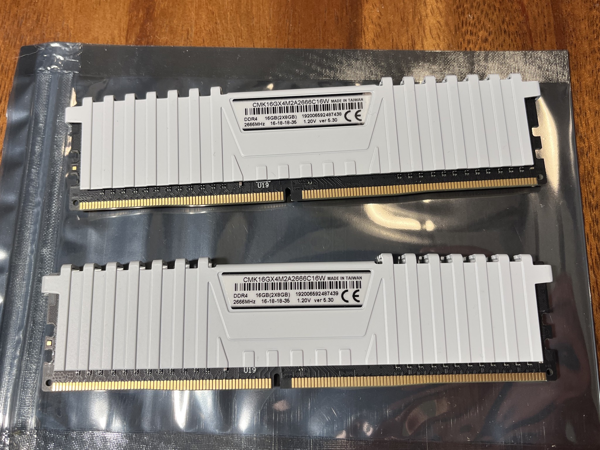 CORSAIR VENGEANCE LPX 16GB (2x8GB) 2666MHz DDR4 RAM (CMK16GX4M2A2666C16W)