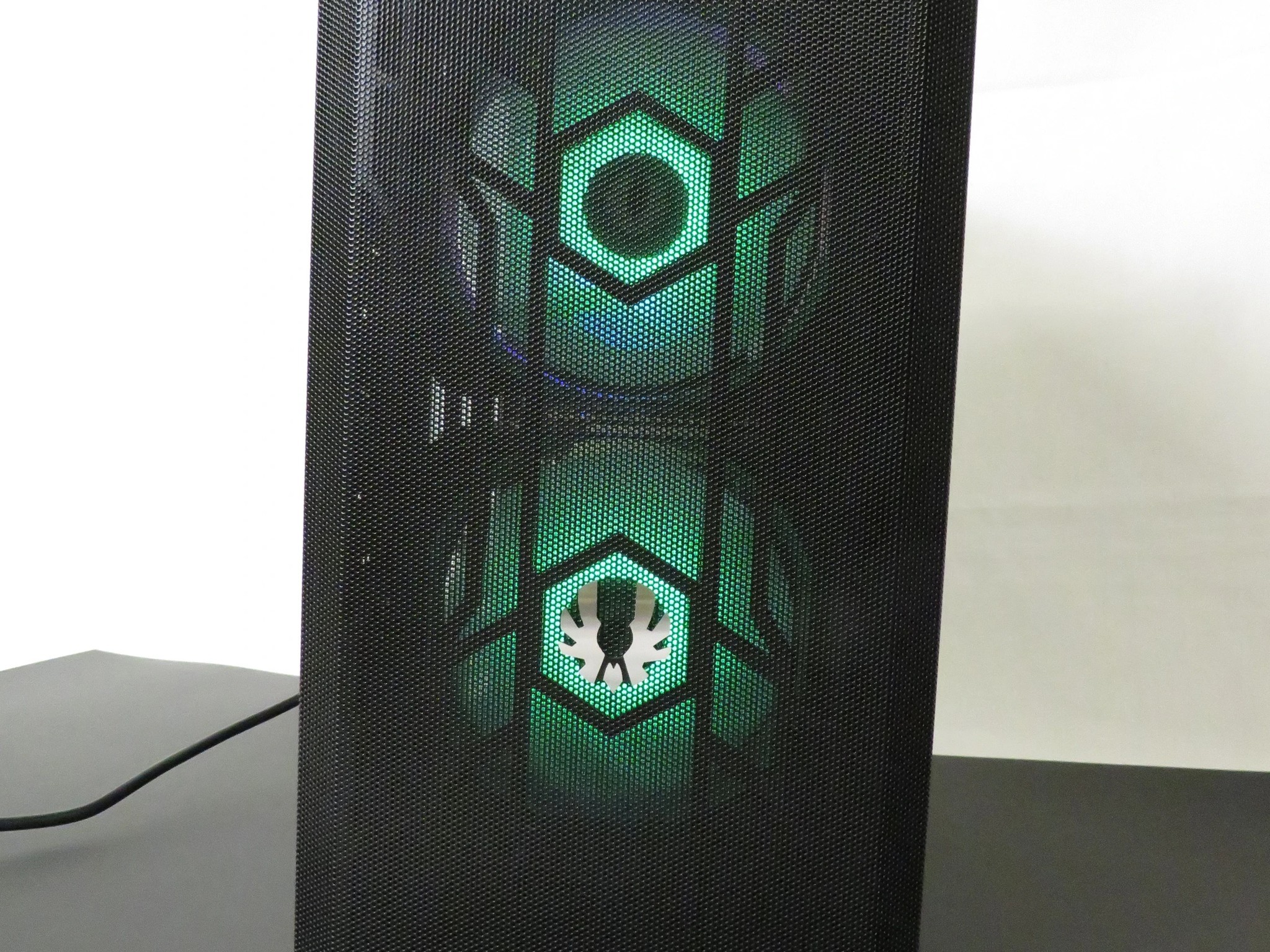 Budget GAMER! EVGA 1660 Super + Intel Xeon E5 2650 V4 + 32 GB DDR4 + 1 TB 2.5in SSD