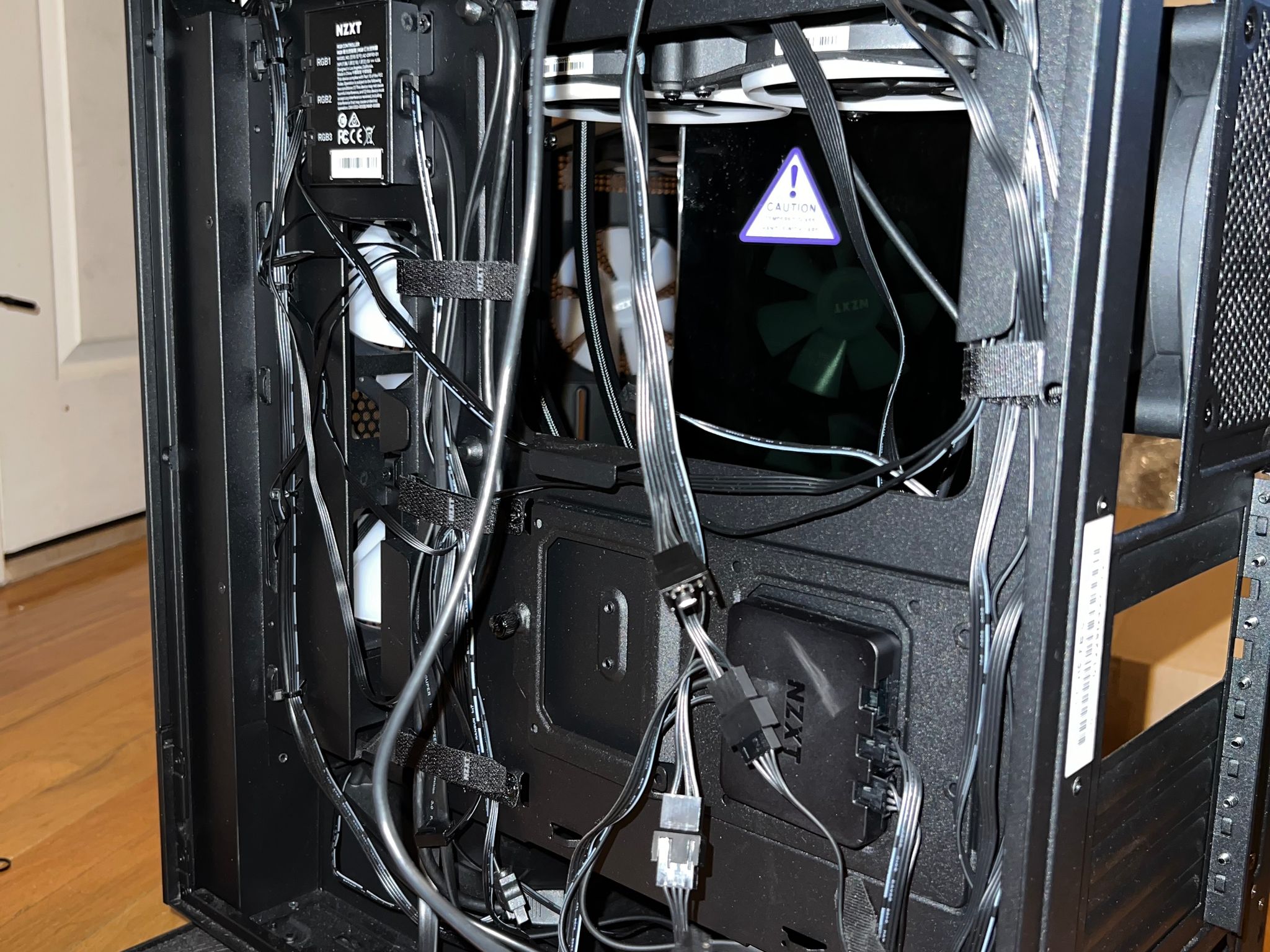 NZXT H5 Flow RGB + NZXT Kraken 240 RGB + NZXT S650 80+ Gold PSU
