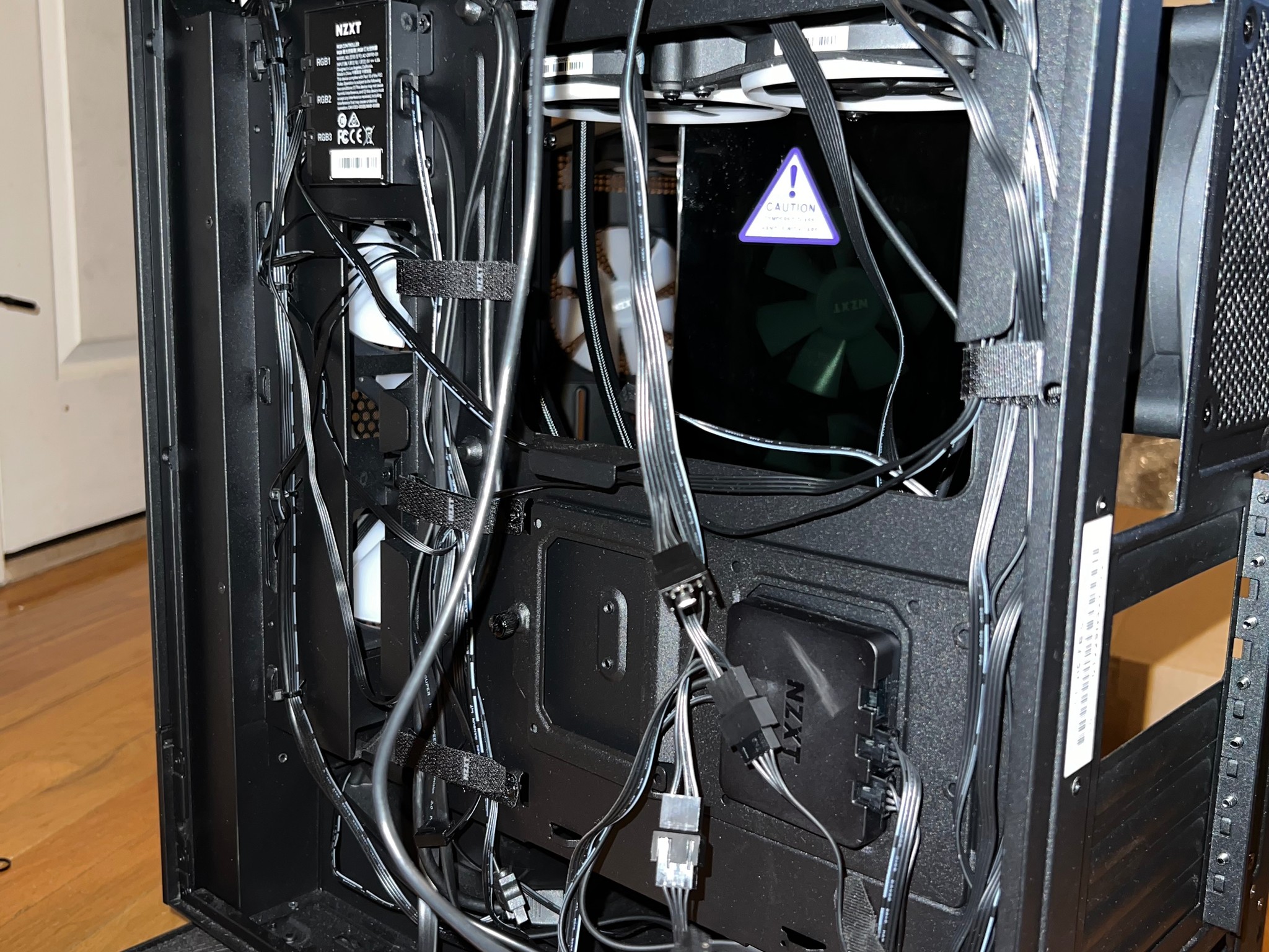 NZXT H5 Flow RGB + NZXT Kraken 240 RGB + NZXT S650 80+ Gold PSU