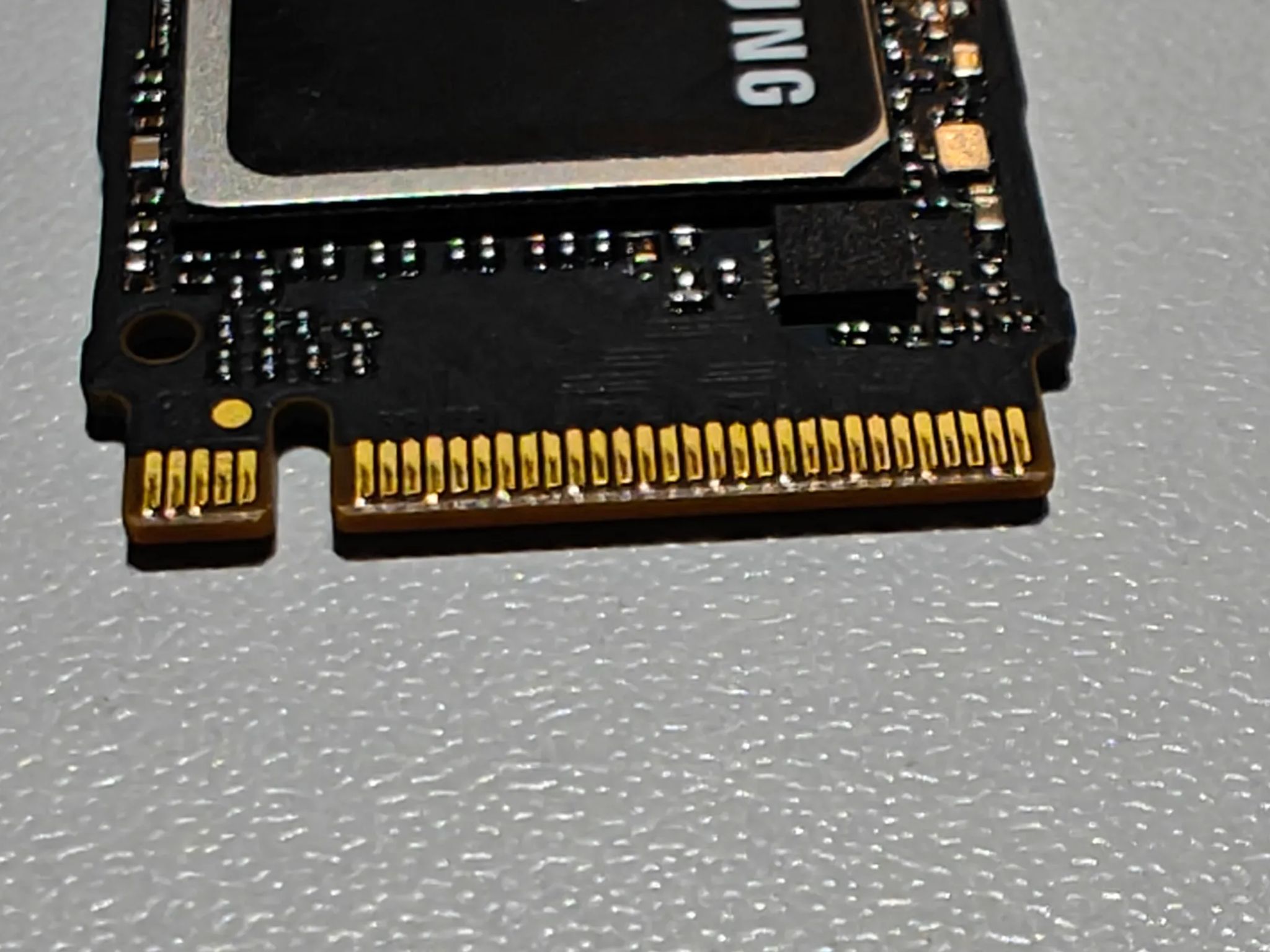 Samsung 980 PRO 2TB PCIE 4.0 x 4 NVMe Gen4 M.2 SSD MZ-V8P2T0 7,000MB/s