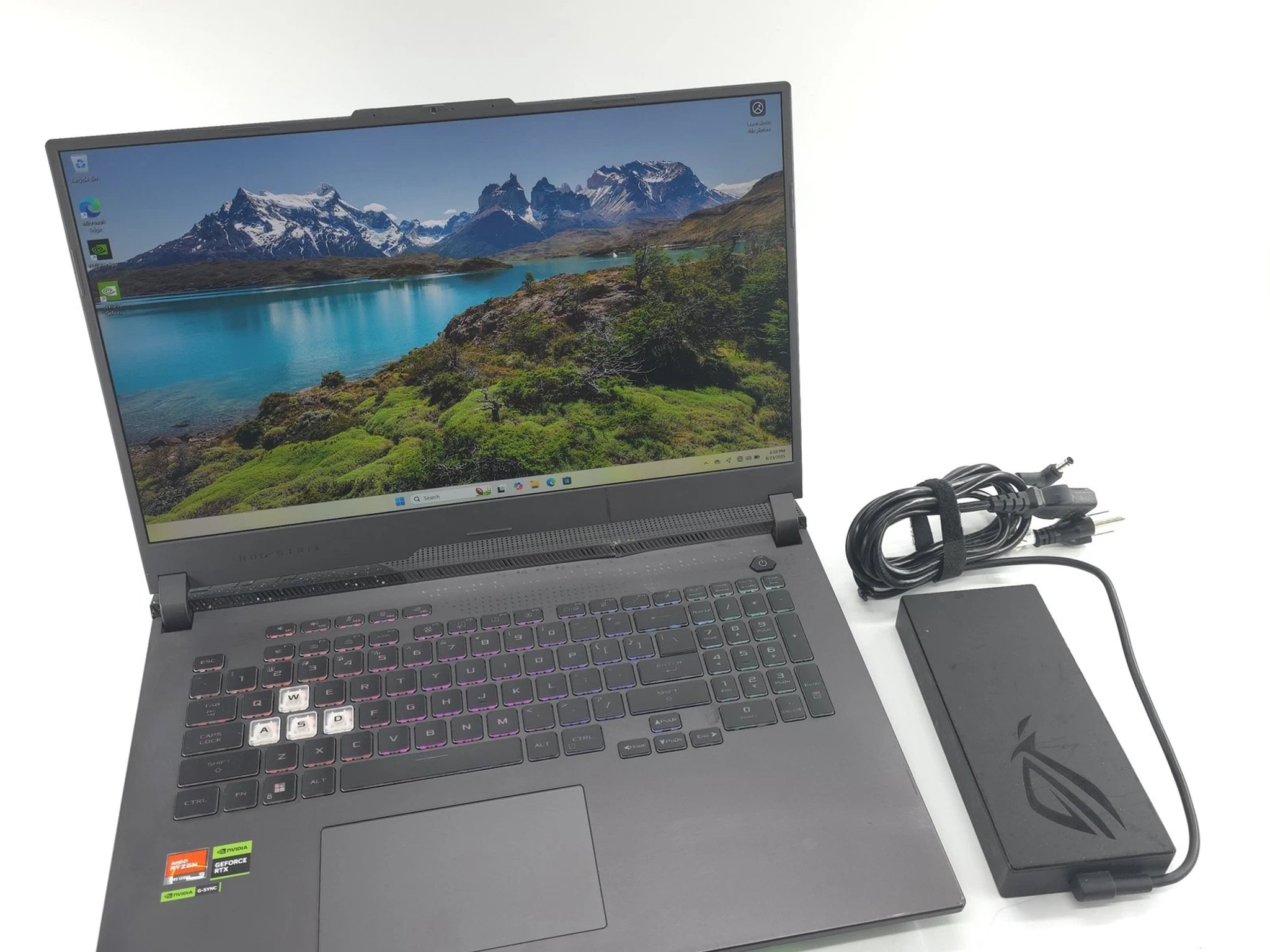 ASUS ROG Strix G17 17.3'' 1TB SSD 16GB RAM 3.0GHz Ryzen 9 7845HX RTX 4060 240Hz