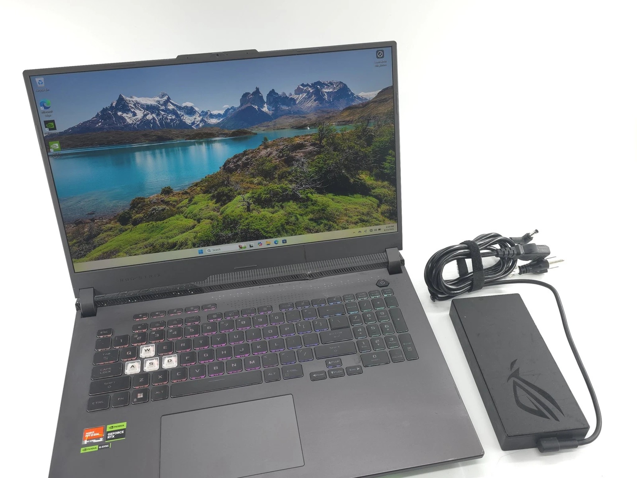 ASUS ROG Strix G17 17.3'' 1TB SSD 16GB RAM 3.0GHz Ryzen 9 7845HX RTX 4060 240Hz