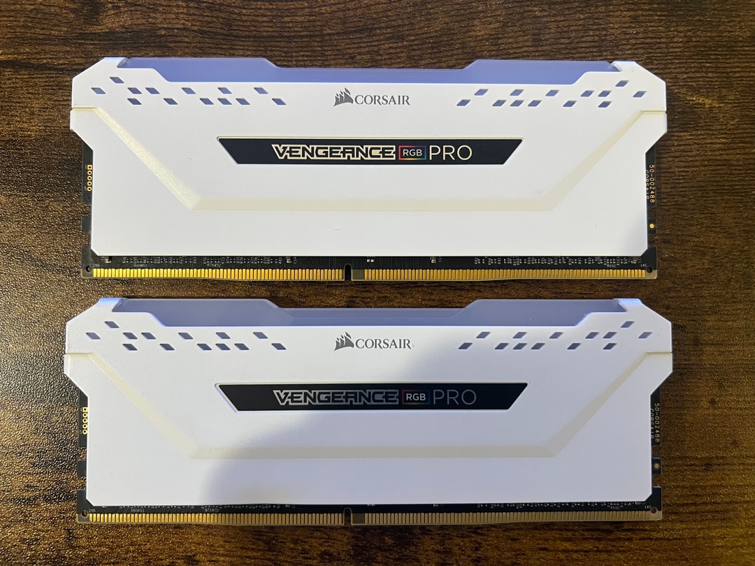 32GB White Corsair Vengeance RGB PRO (2 x 16GB) DDR4 2666mhz C16