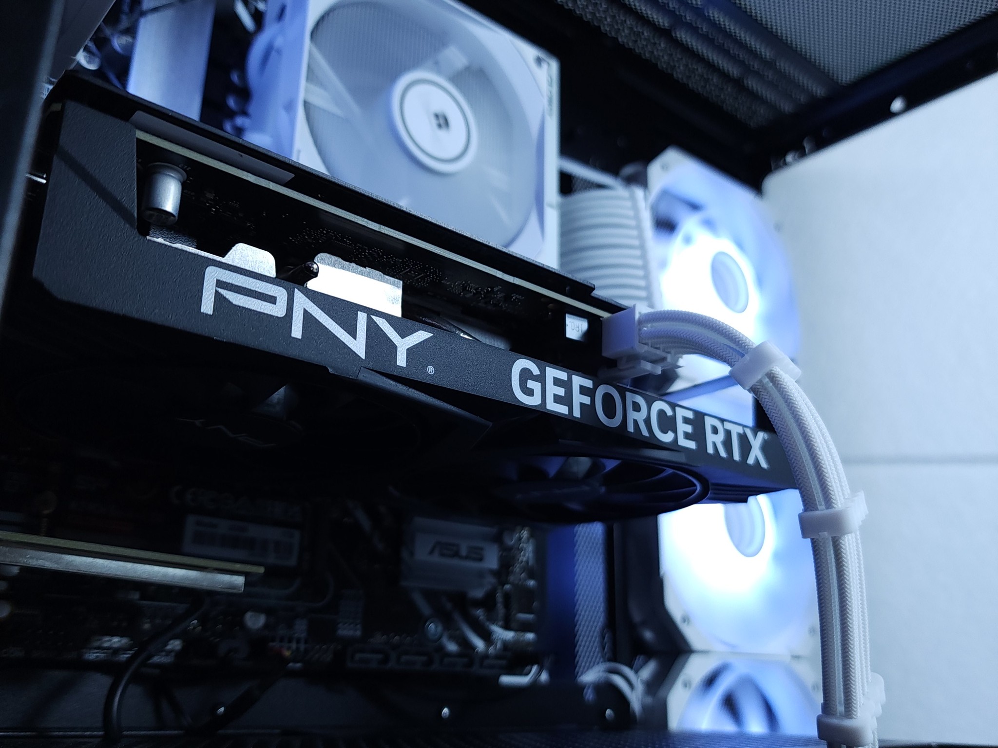 🤍RTX 4060●Core i5 12400F●1TB NVMe●32GB 3200MHz DDR4●1080p Gaming Computer