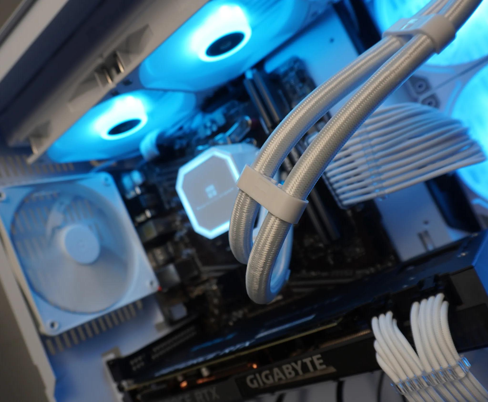 🤍ARCTIC TUNDRA🖤 1080p/1440p 💚 RTX 3070 8GB 🧡 Ryzen 5 5600 | 32GB DDR4 | 1TB NVME | WIFI