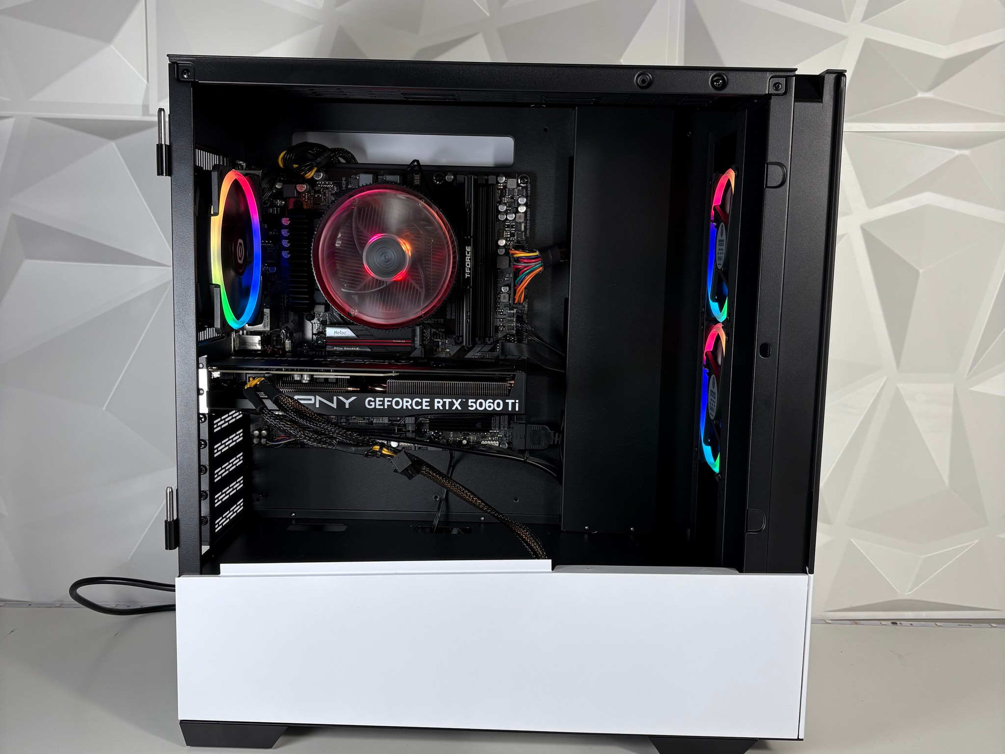 Clean White Gaming PC - Nvidia RTX 5060 Ti 16GB, AMD Ryzen 5 7600, 16GB DDR5, 1TB SSD