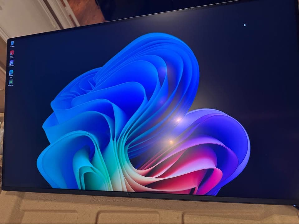 Dell 31.5" 4K Monitor VA LED UHD 120Hz 8ms - Ash White