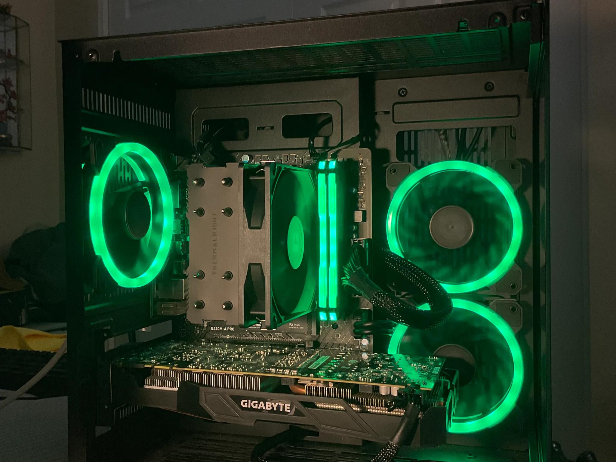 NEW!! GTX 1070 // Ryzen 3600 // 16GB Corsair Vengeance Ram // 500 GB SSD // Controllable RGB