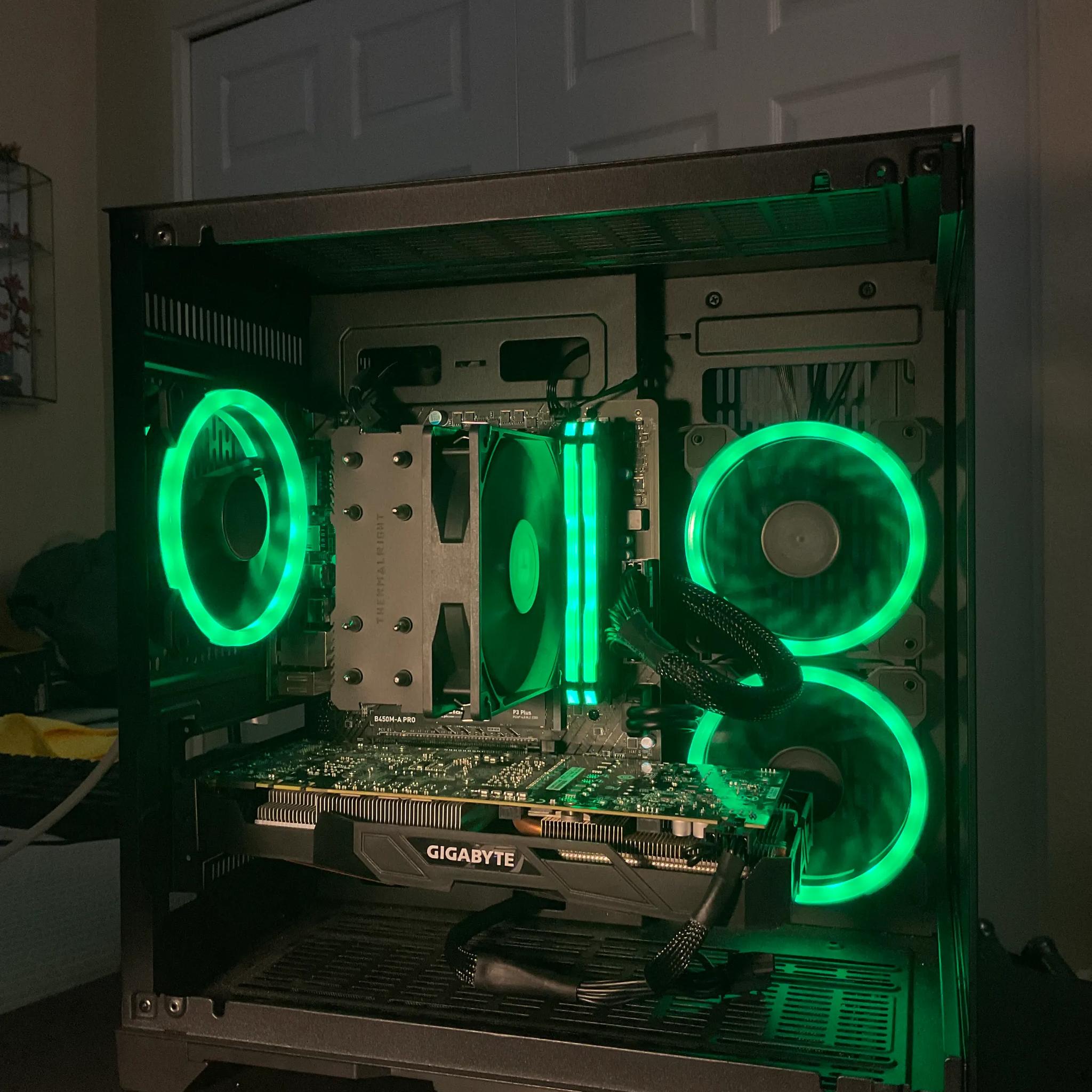 NEW!! GTX 1070 // Ryzen 3600 // 16GB Corsair Vengeance Ram // 500 GB SSD // Controllable RGB