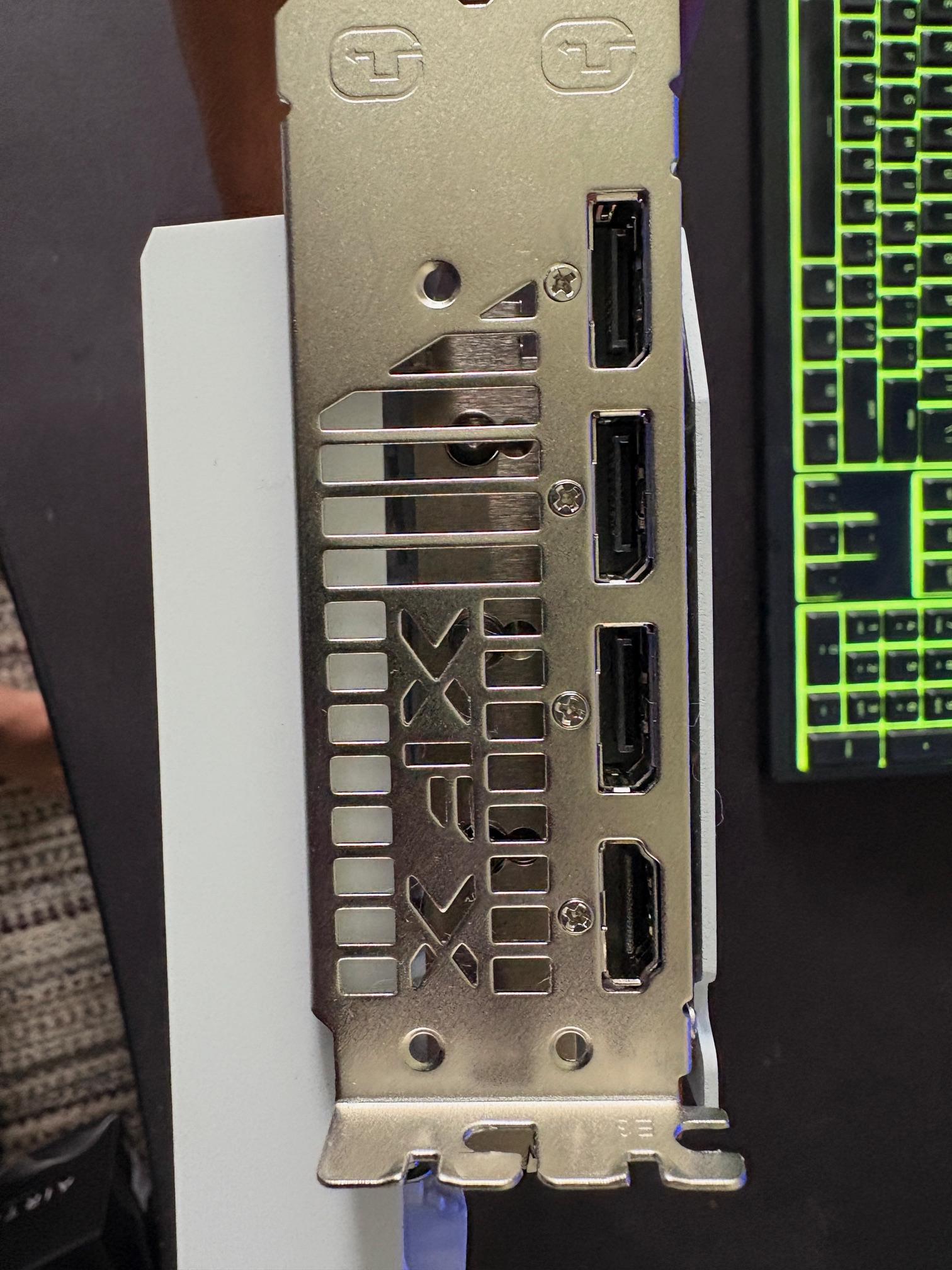XFX RX 7800XT Magnetic Air white