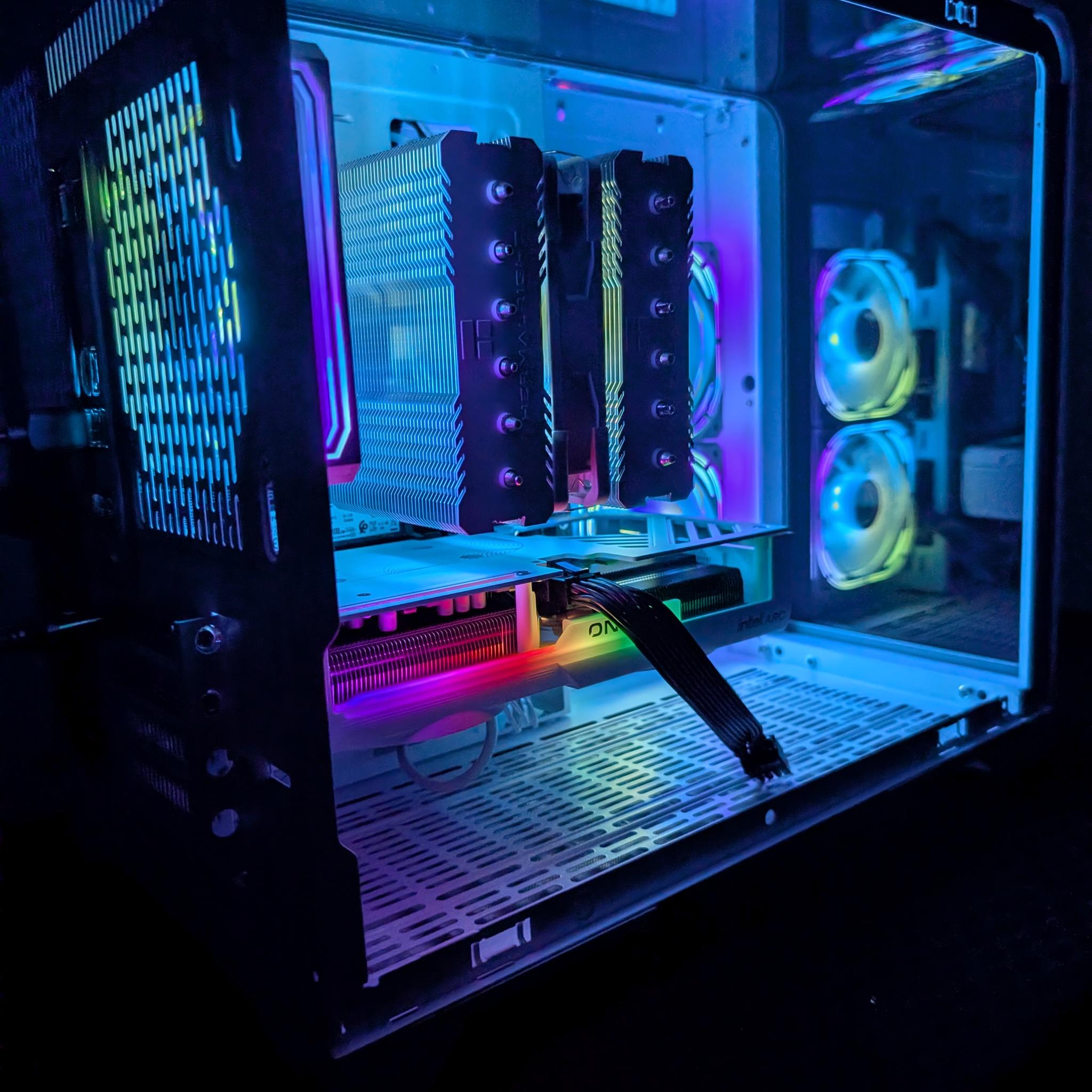 White Compact Gaming PC Arc B580-Ryzen 7 5700x-32GB DDR4 3200-1 TB NVME