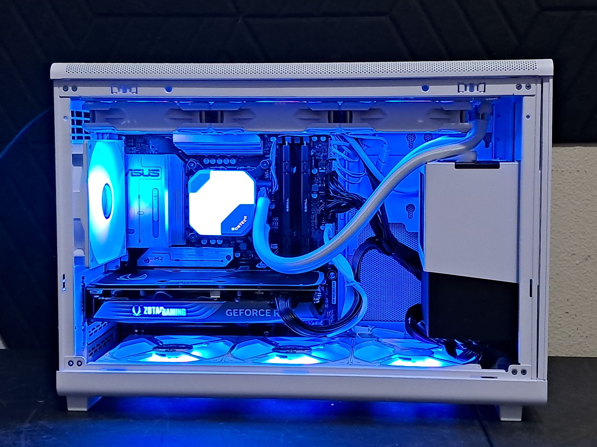 RTX 4070 Super/Core Ultra 5 250KF Plus | 32GB DDR5 | 2TB SSD