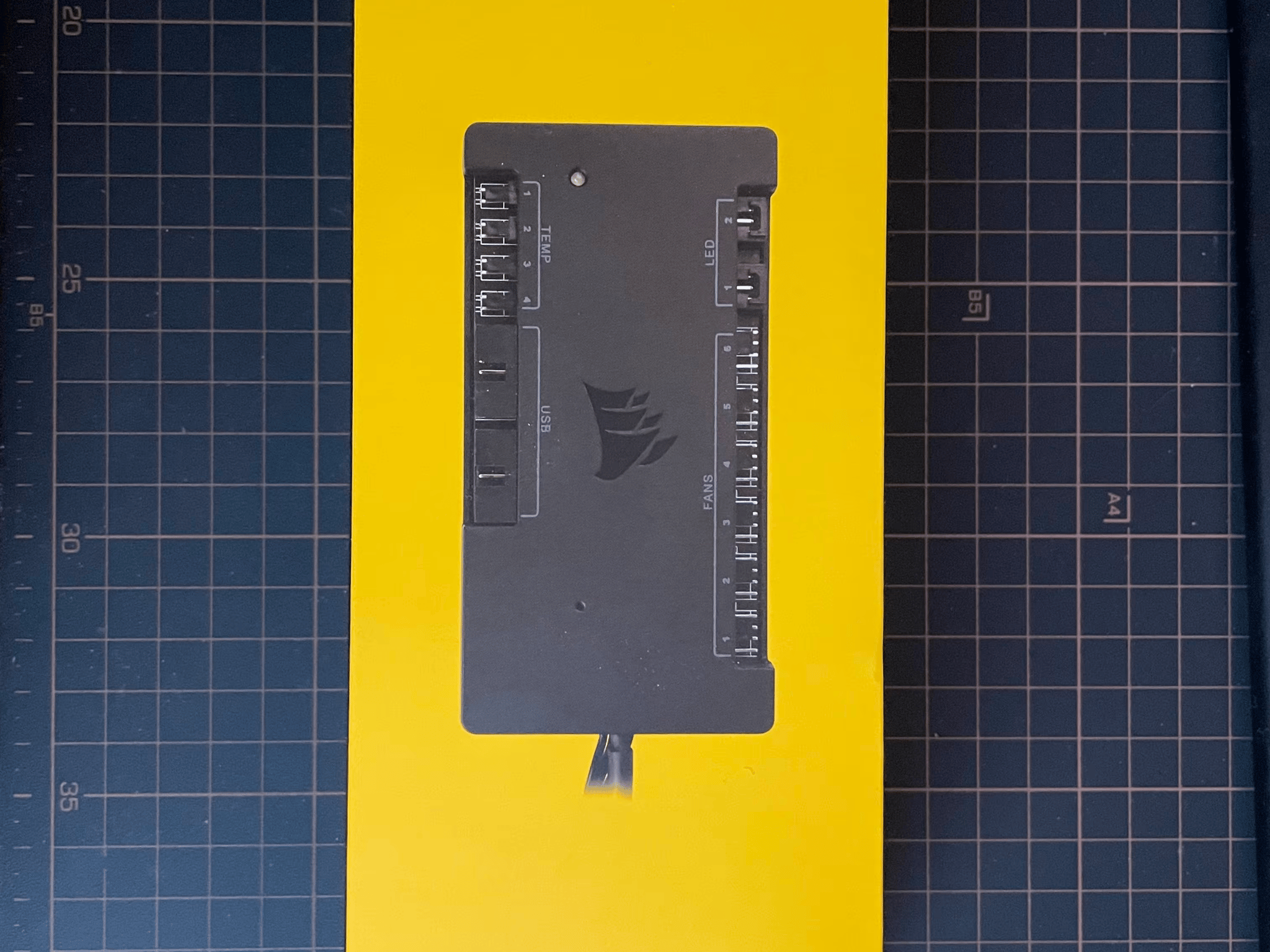 iCUE Commander PRO Smart RGB Lighting and Fan Speed Controller