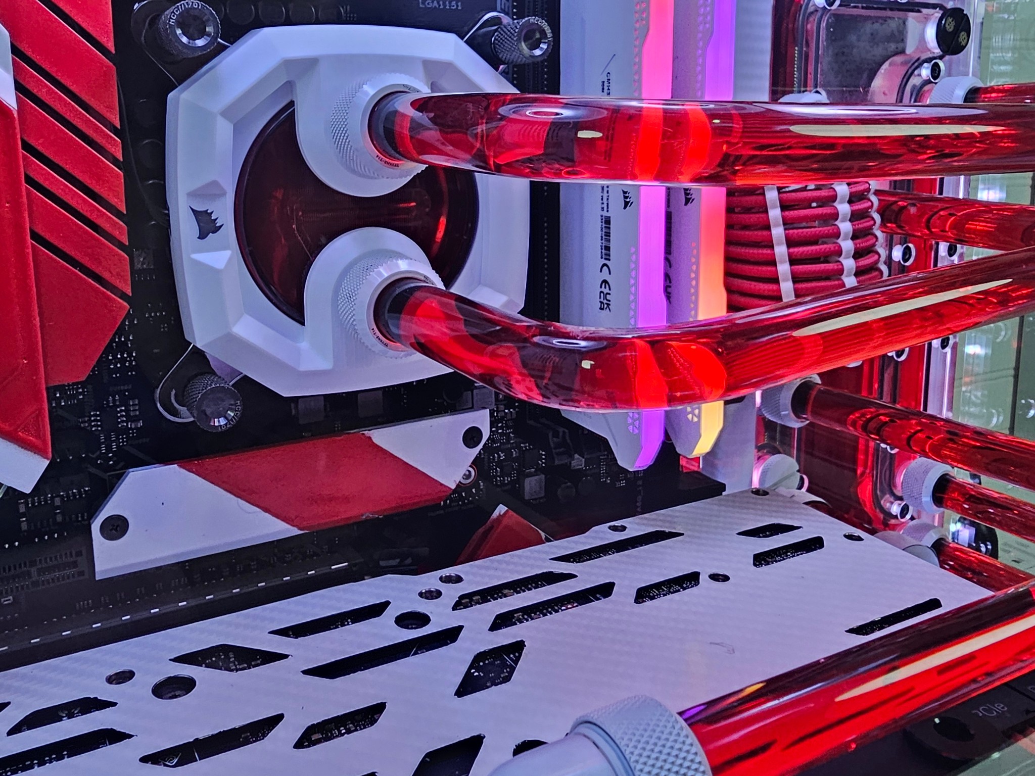Intel 9600k, RTX 2080Ti 11GB, 32GB Ram Water Cooled Gaming PC