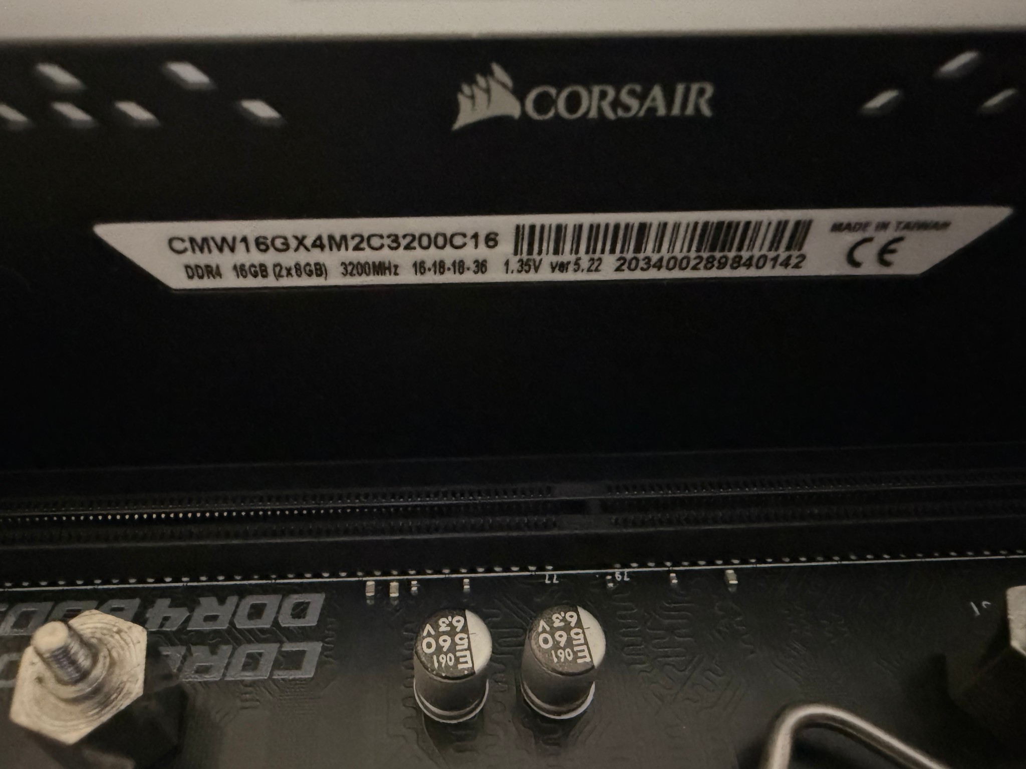 Intel Core i7-10700K + MSI EDGE Z490 WIFI + 16GB Corsair Vengeance RGB DDR4 + 500GB WD Blue SATA M.2