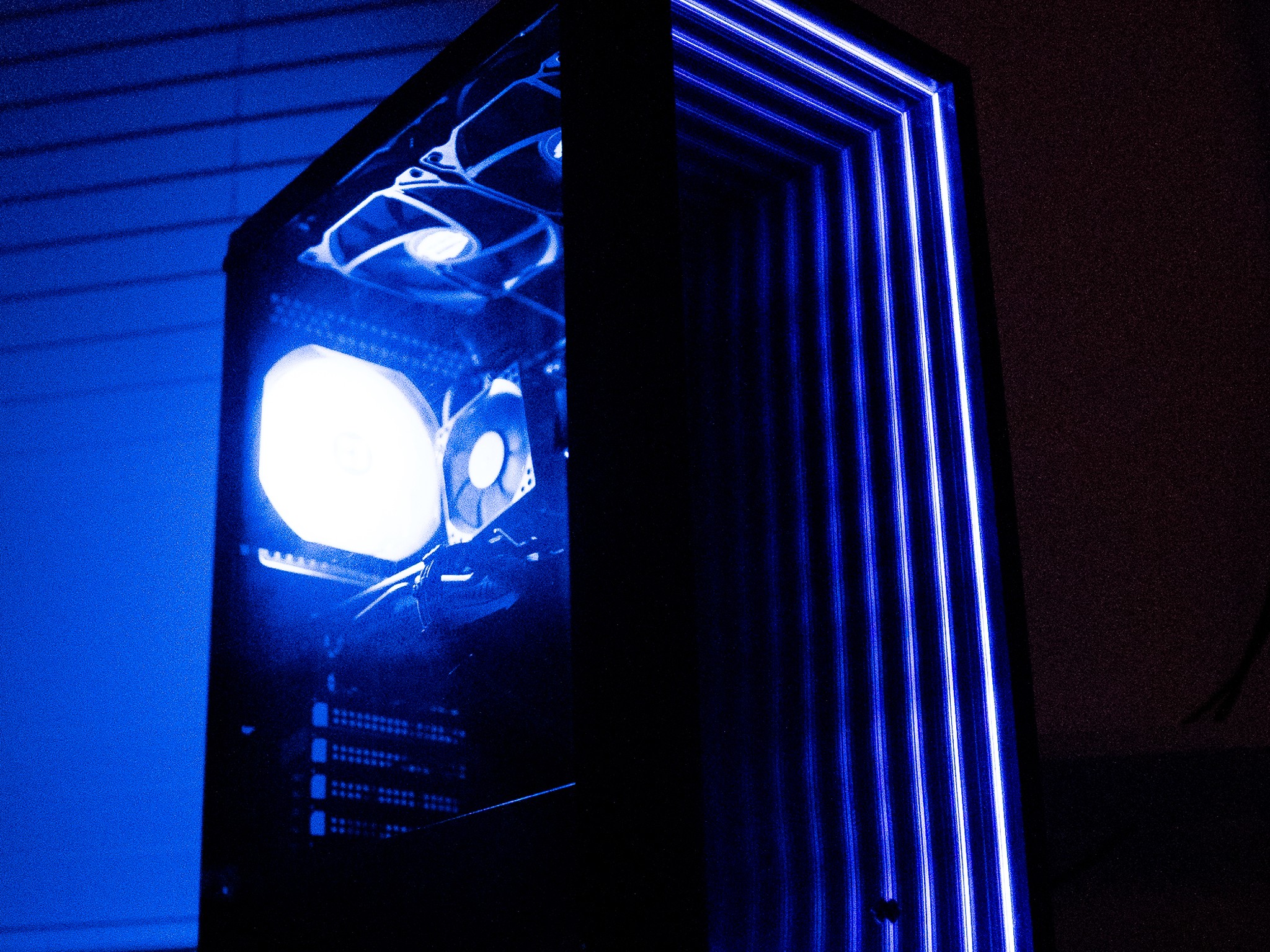 ⚫🔴 | RX 580 | INTEL i5 4670 | 12GB DDR3 RAM | 240GB SSD + 320GB HDD | Scarlet Dagger 2.0