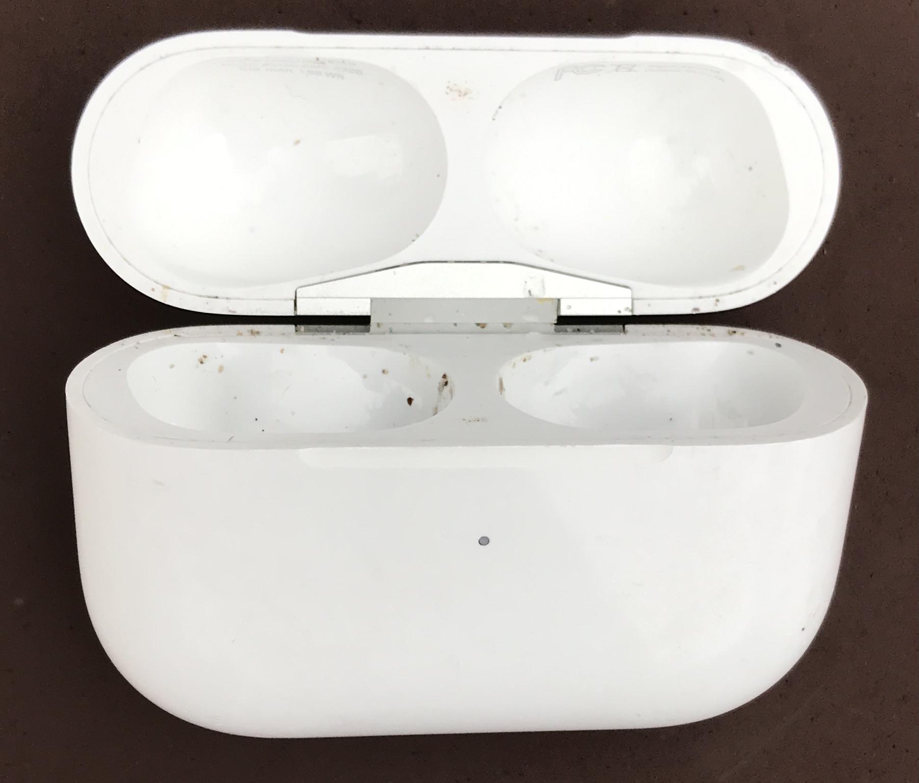 Apple AirPods Pro 1st Generation Wireless Earbuds Charging Case Only A2190
