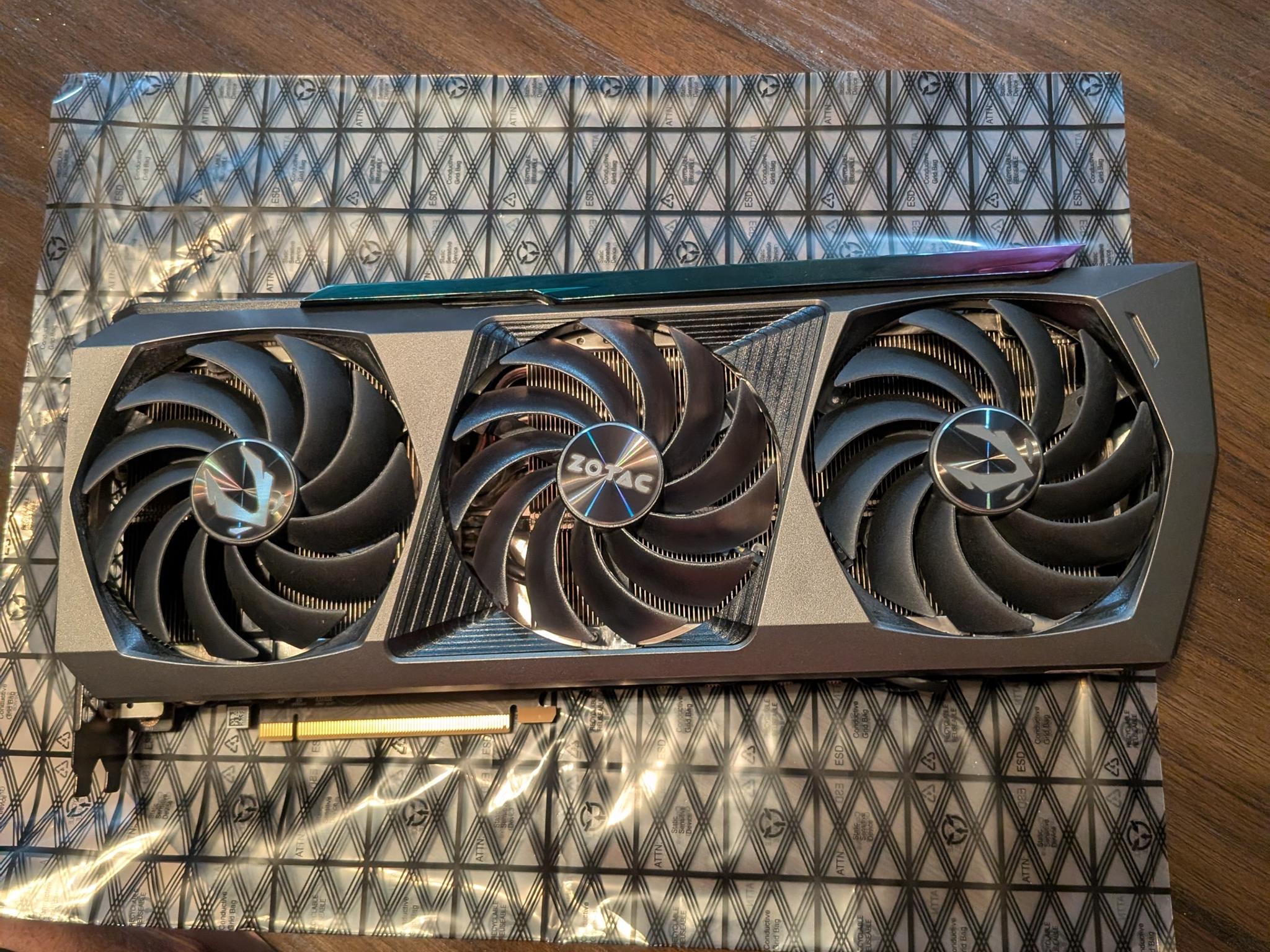 ZOTAC GeForce RTX 3090 Ti AMP Extreme Holo