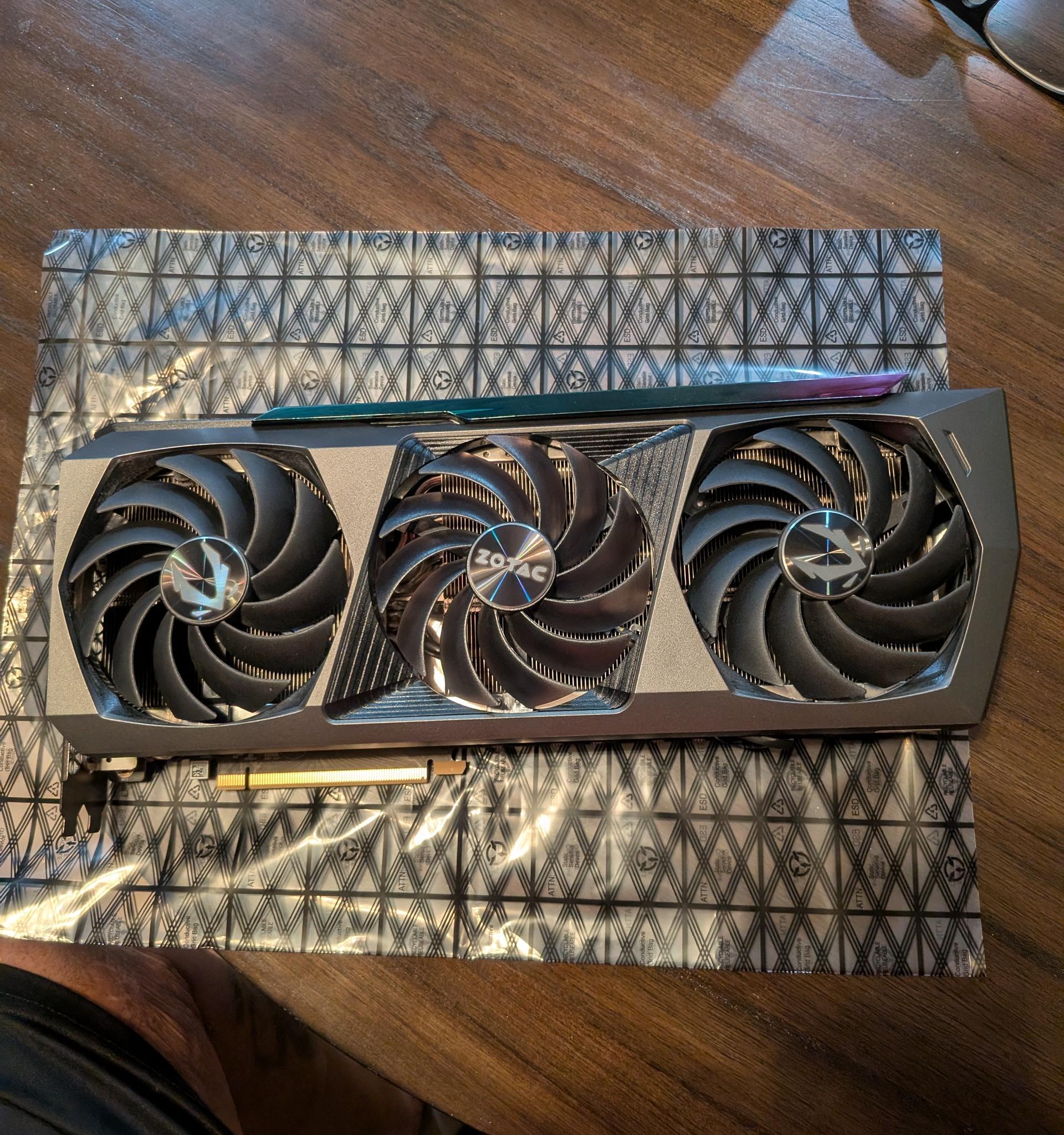 ZOTAC GeForce RTX 3090 Ti AMP Extreme Holo