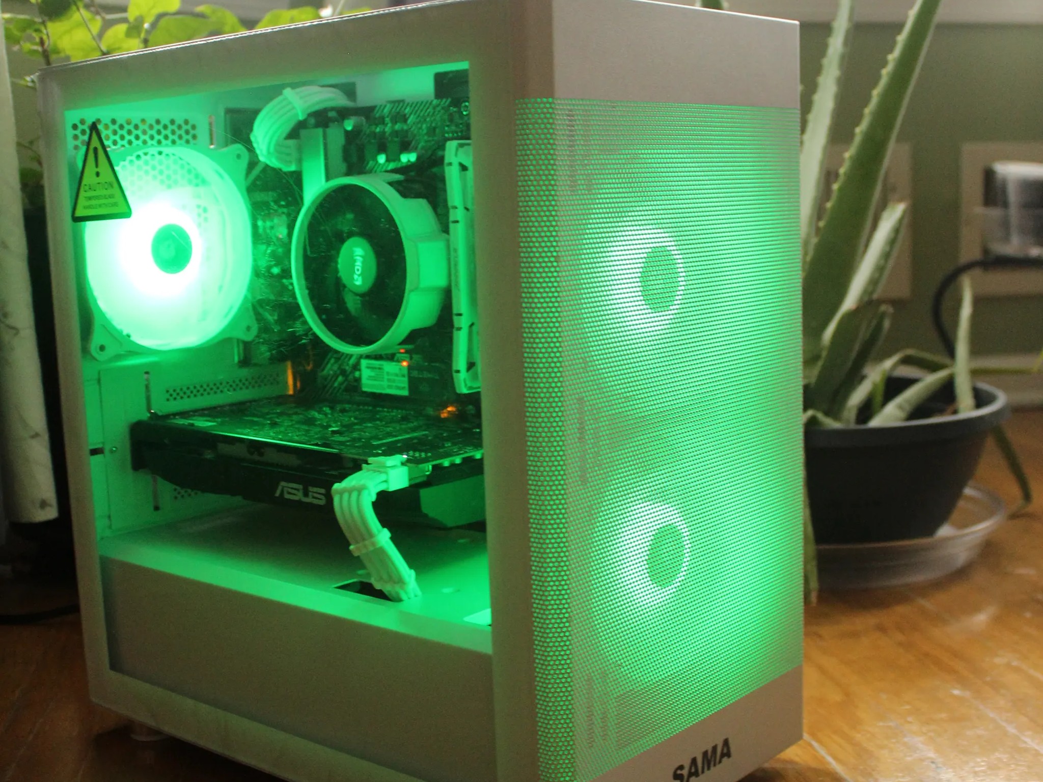 |200+ FPS FORTNITE| All White Ryzen 3 4100- RX 580- 16GB RAM- 512GB SSD WIFI