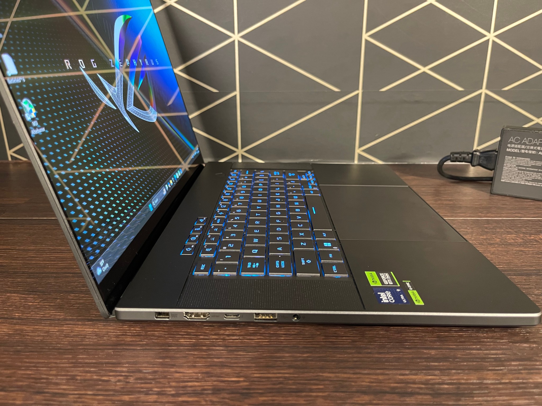 ROG Zephyrus G16 OLED/ RTX 4090/ Ultra 9 / 32Gb DDR5/ 2Tb.