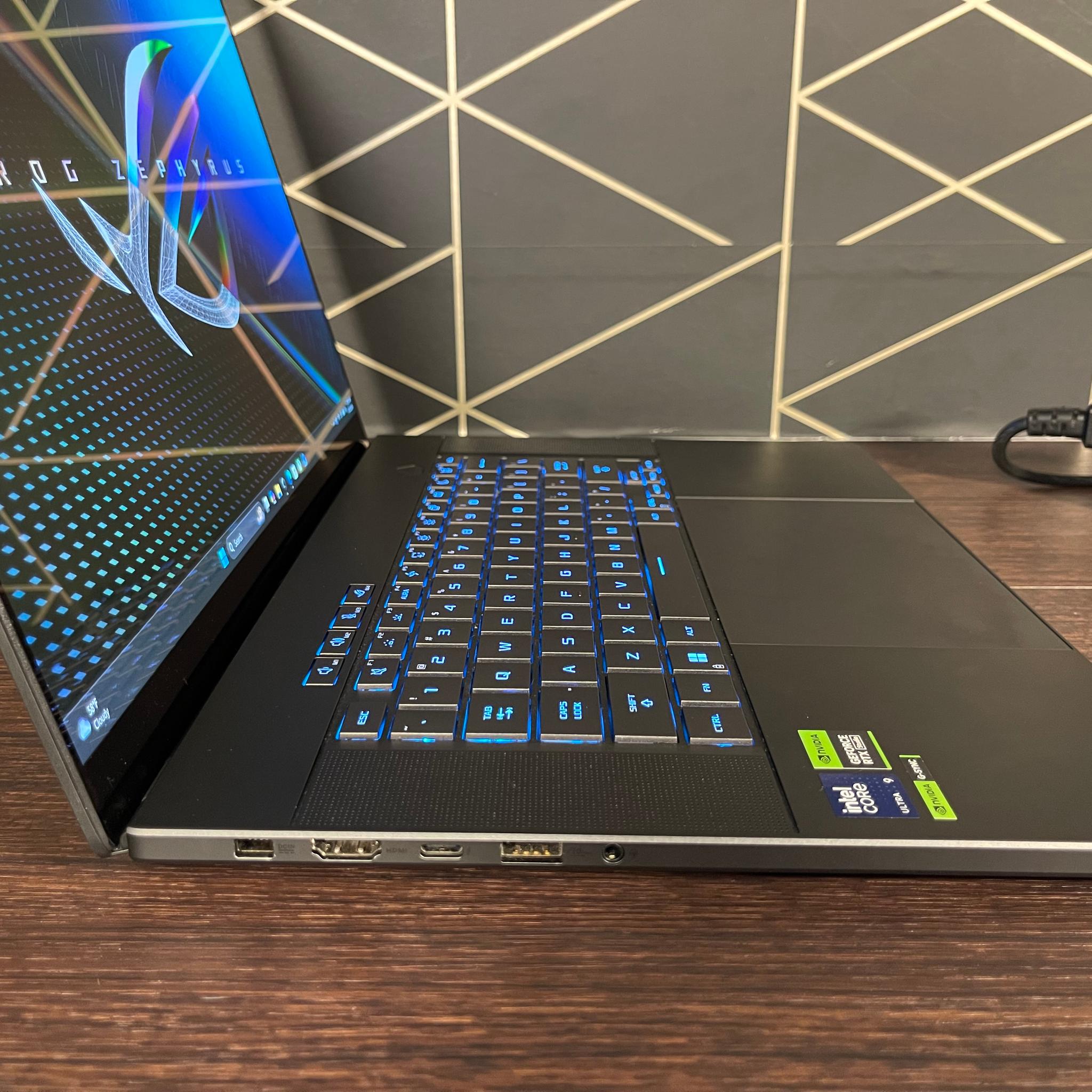ROG Zephyrus G16 OLED/ RTX 4090/ Ultra 9 / 32Gb DDR5/ 2Tb.