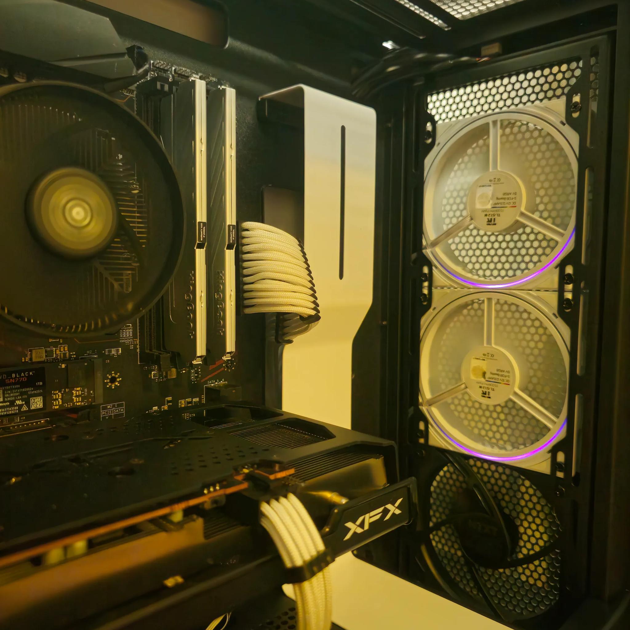 Mid-Range Gaming PC // RX 6600 // Ryzen 5 3600 // 32GB DDR4 // 1TB NVME