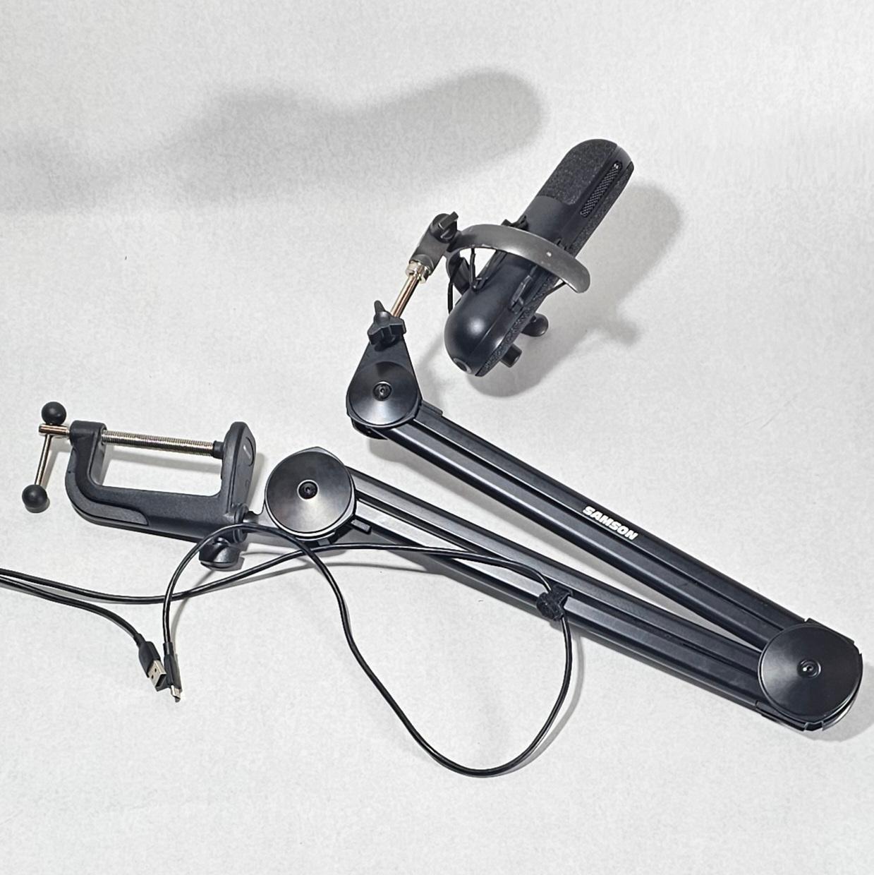SteelSeries Alias Microphone and Samson MBA38 Arm Stand Clamp