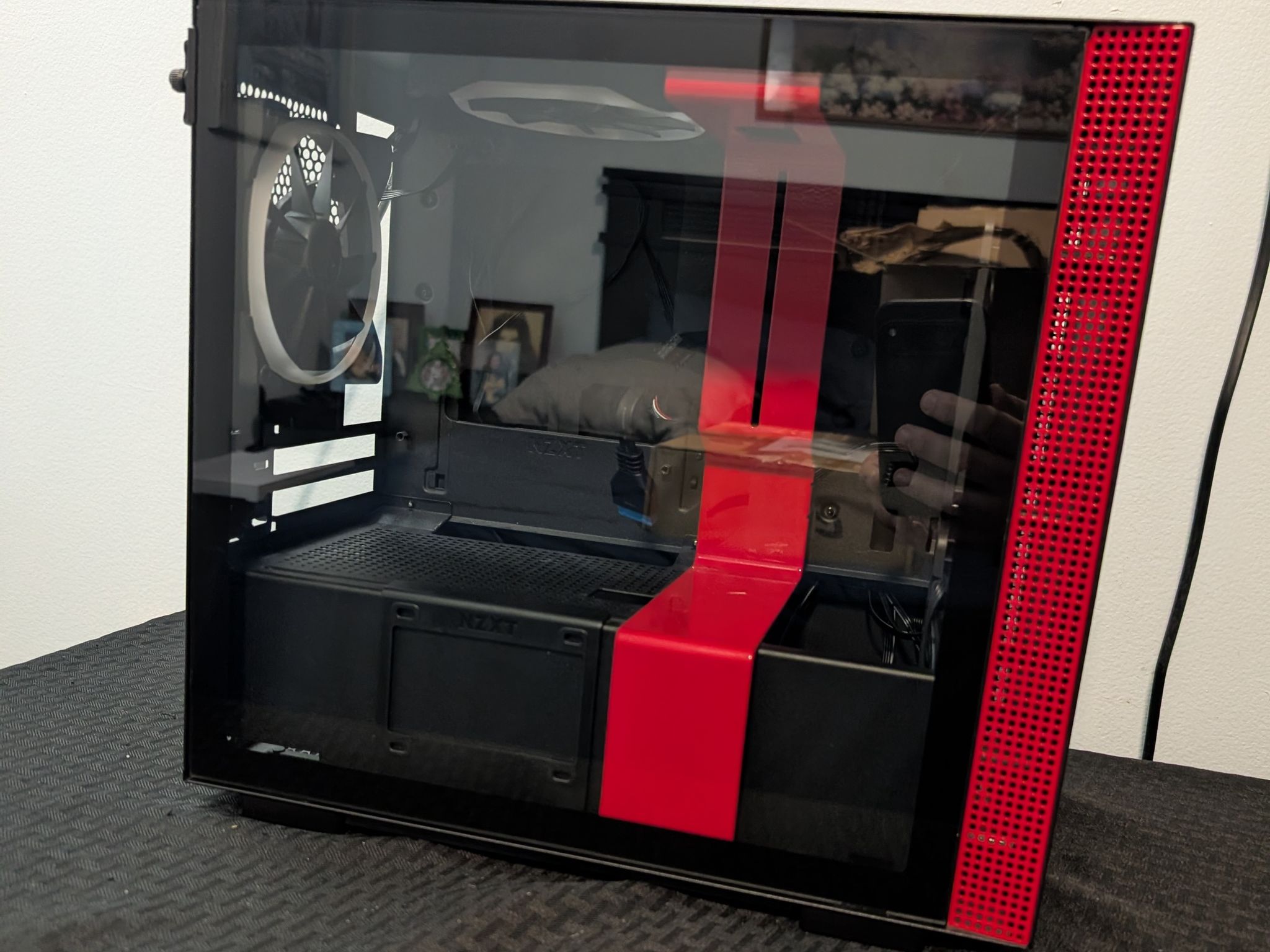 NZXT H210i ITX Case with Fans and Fan Hub