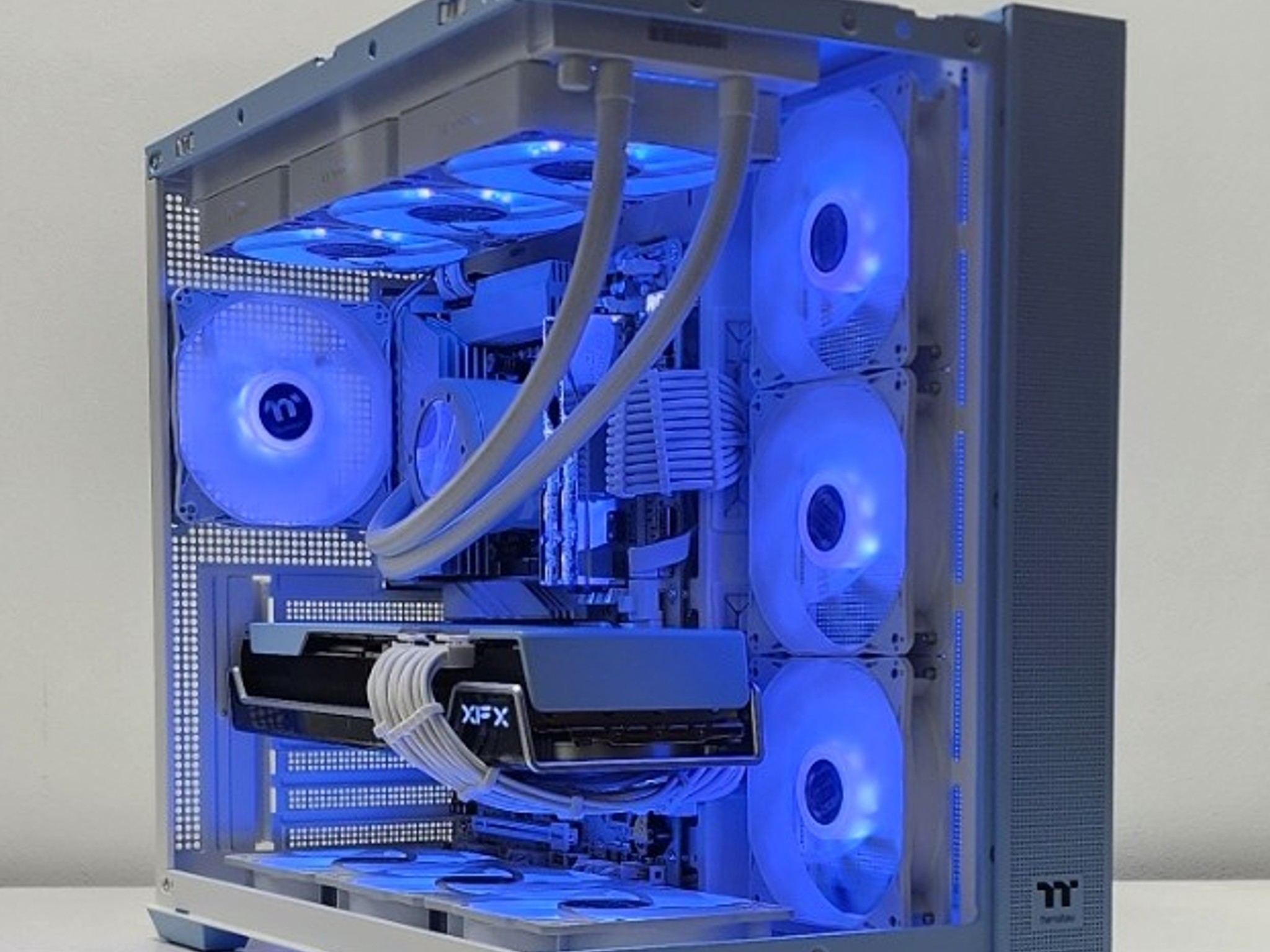 Elegant Blue/White Custom 1440P/4K Gaming System - 7800X3D - 7900XTX