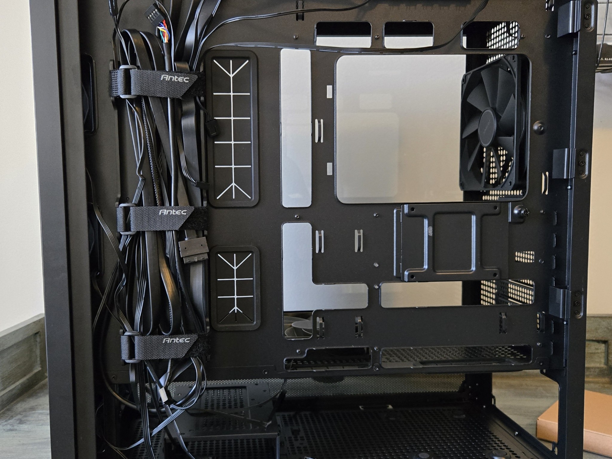 Antec Flux, Barely used, purchased in september 2025.  Black, great condition. All Fans Included
