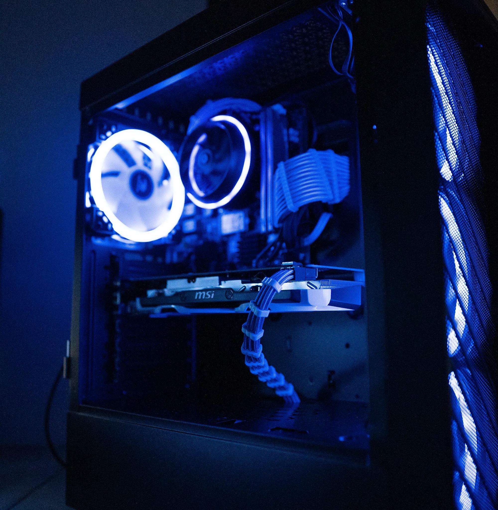 ⚫❄️ | NVIDIA GTX 960 | INTEL i5 4570 | 8GB RAM | 256GB NVME SSD + 250GB HDD | Arctic Blizzard 2.0
