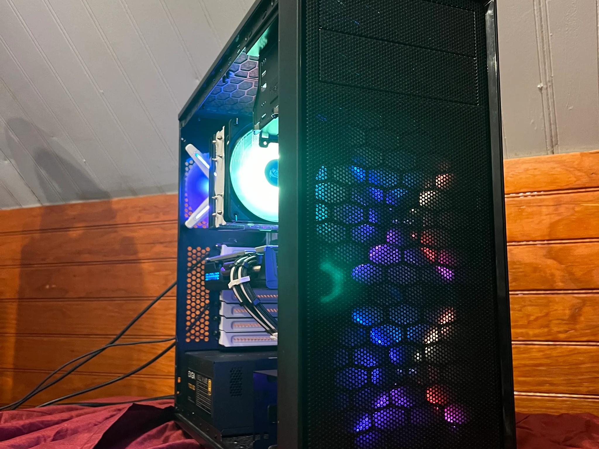 "The X-FIGHTER" 3400g , RX 580, black and white gaming pc with 32gb ram, and free headset