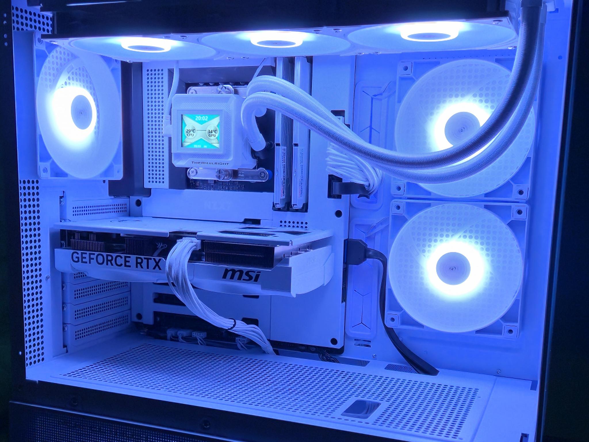 Whiteout Gaming PC - i5 14600K - RTX 5070 - 32GB DDR5 6000 - LCD Cooler - BeZ Tech Custom