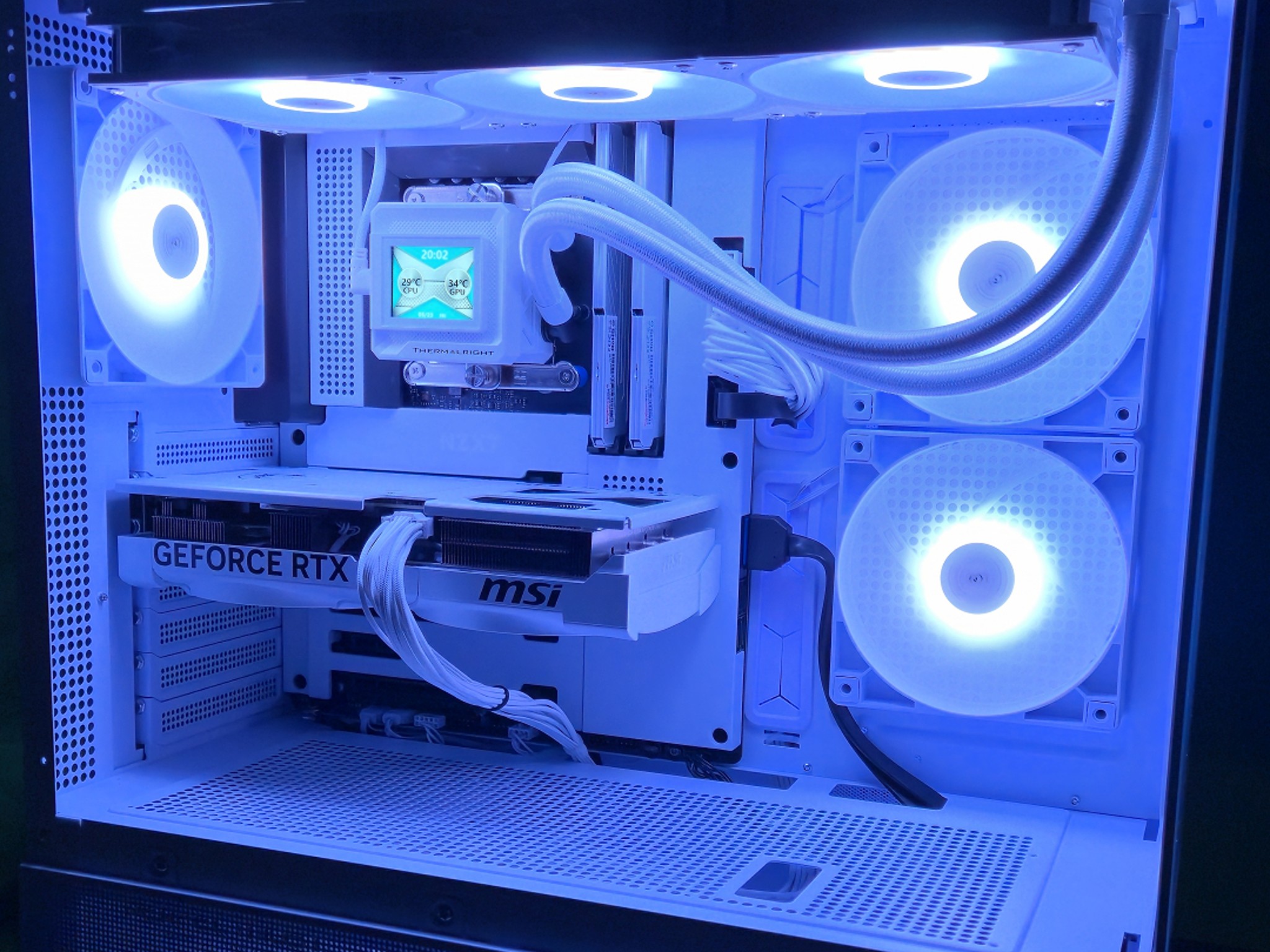 Whiteout Gaming PC - i5 14600K - RTX 5070 - 32GB DDR5 6000 - LCD Cooler - BeZ Tech Custom