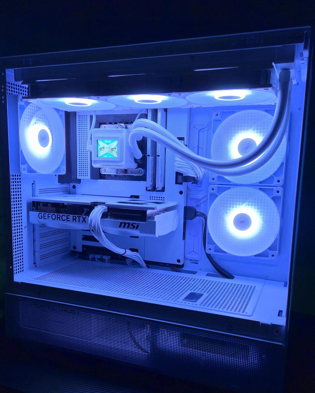 Whiteout Gaming PC - i5 14600K - RTX 5070 - 32GB DDR5 6000 - LCD Cooler - BeZ Tech Custom