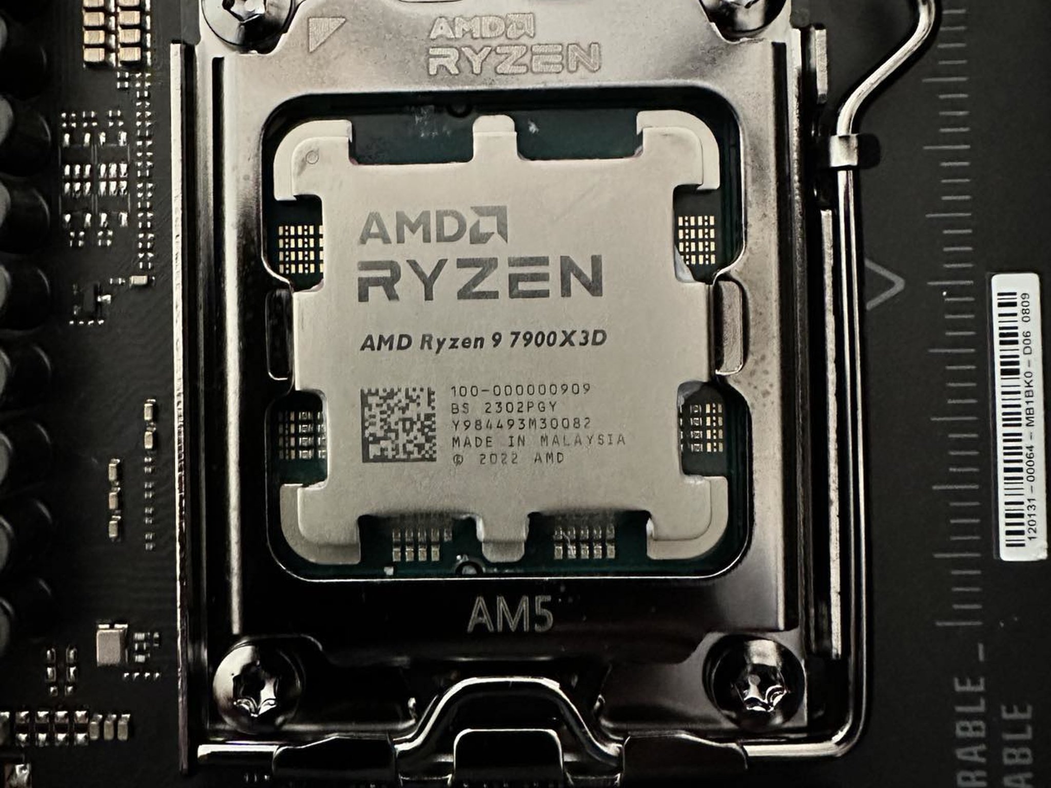 CPU/Motherboard Combo! AMD Ryzen 9 7900X3D with an ASUS TUF X670E Plus WIFI motherboard