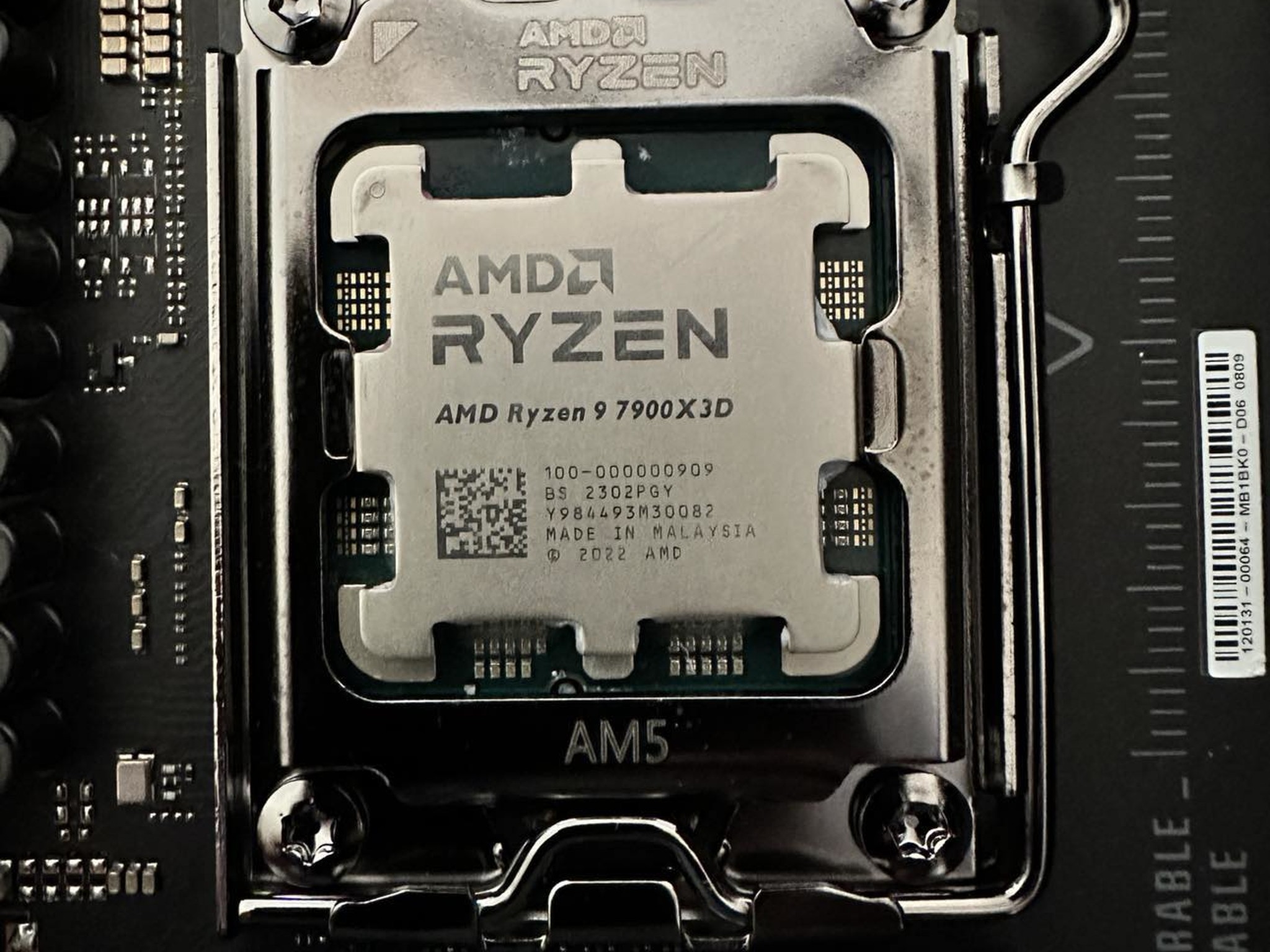 CPU/Motherboard Combo! AMD Ryzen 9 7900X3D with an ASUS TUF X670E Plus WIFI motherboard