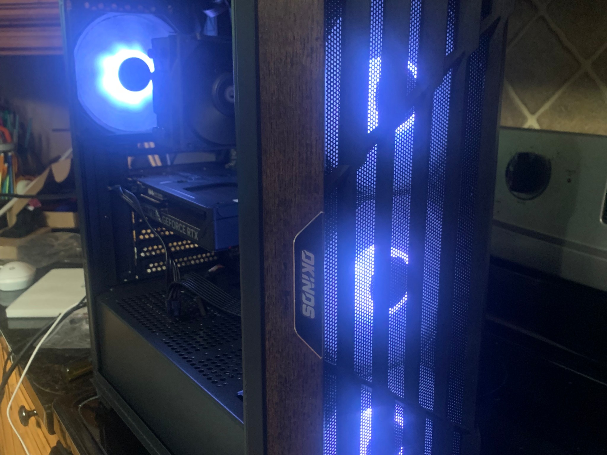 Wood Grain case + RTX 5060 Ryzen 7 5700x