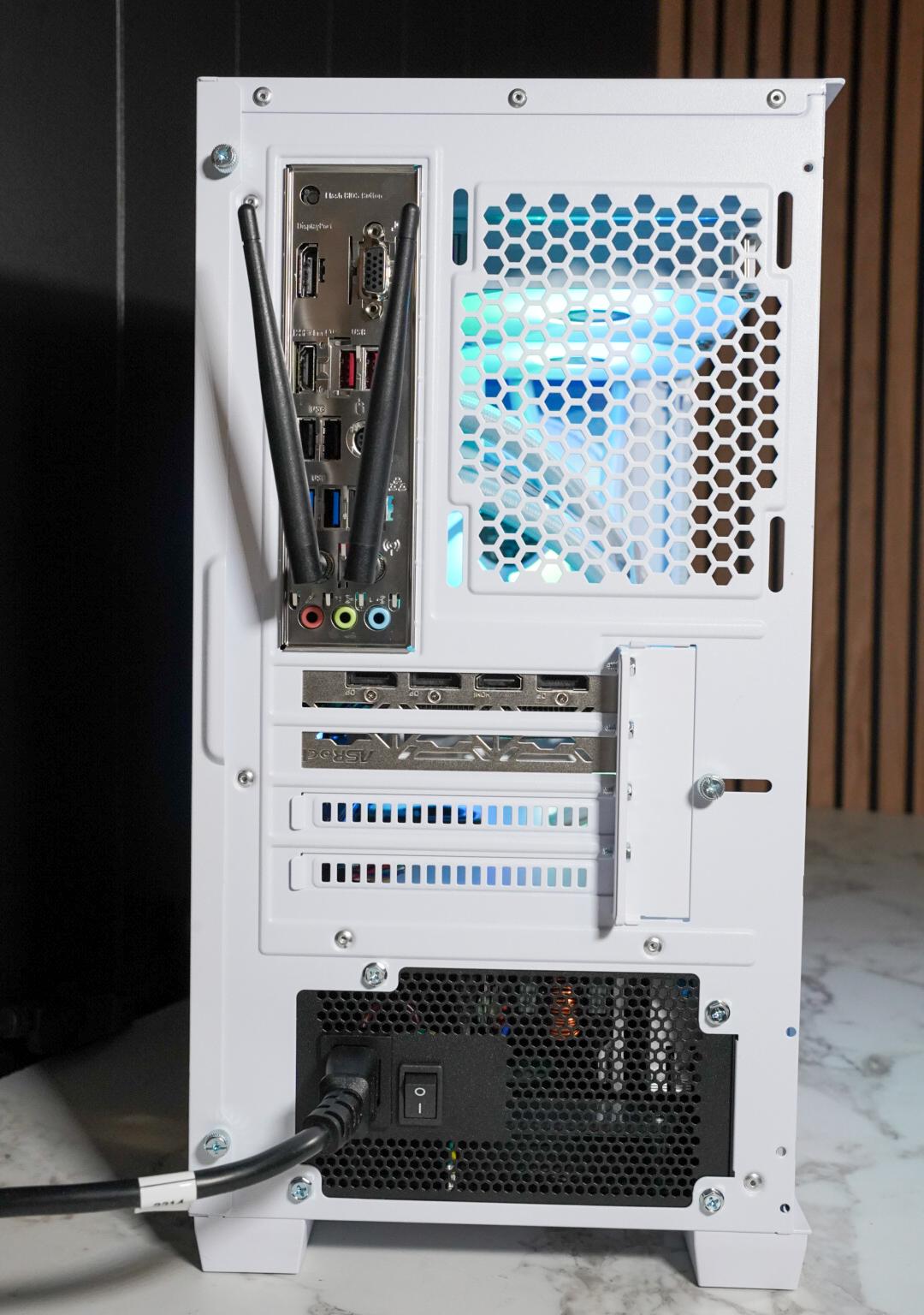 CLEAN White - Ryzen 5600X | 6600 8GB | 512GB | AIO 240mm | Lian Li