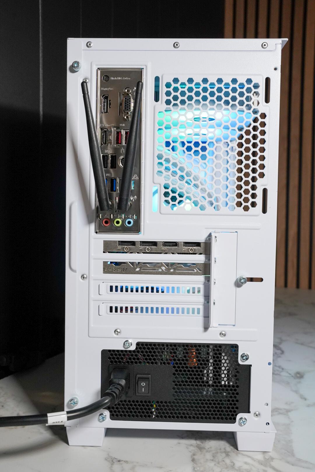 CLEAN White - Ryzen 5600X | 6600 8GB | 512GB | AIO 240mm | Lian Li