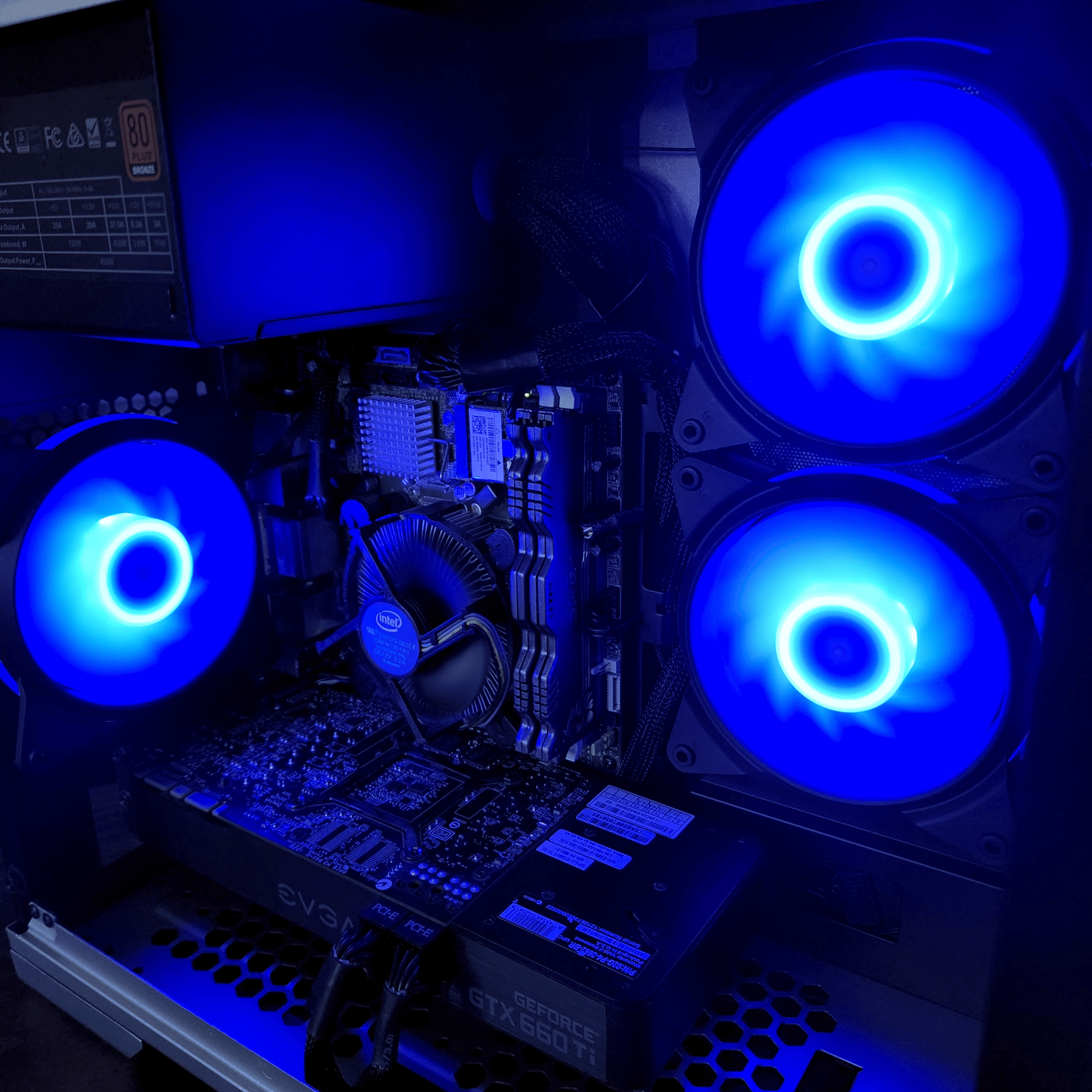 Intel Core i7 2600 // EVGA GeForce GTX 660 Ti // 16GB 1600MHz