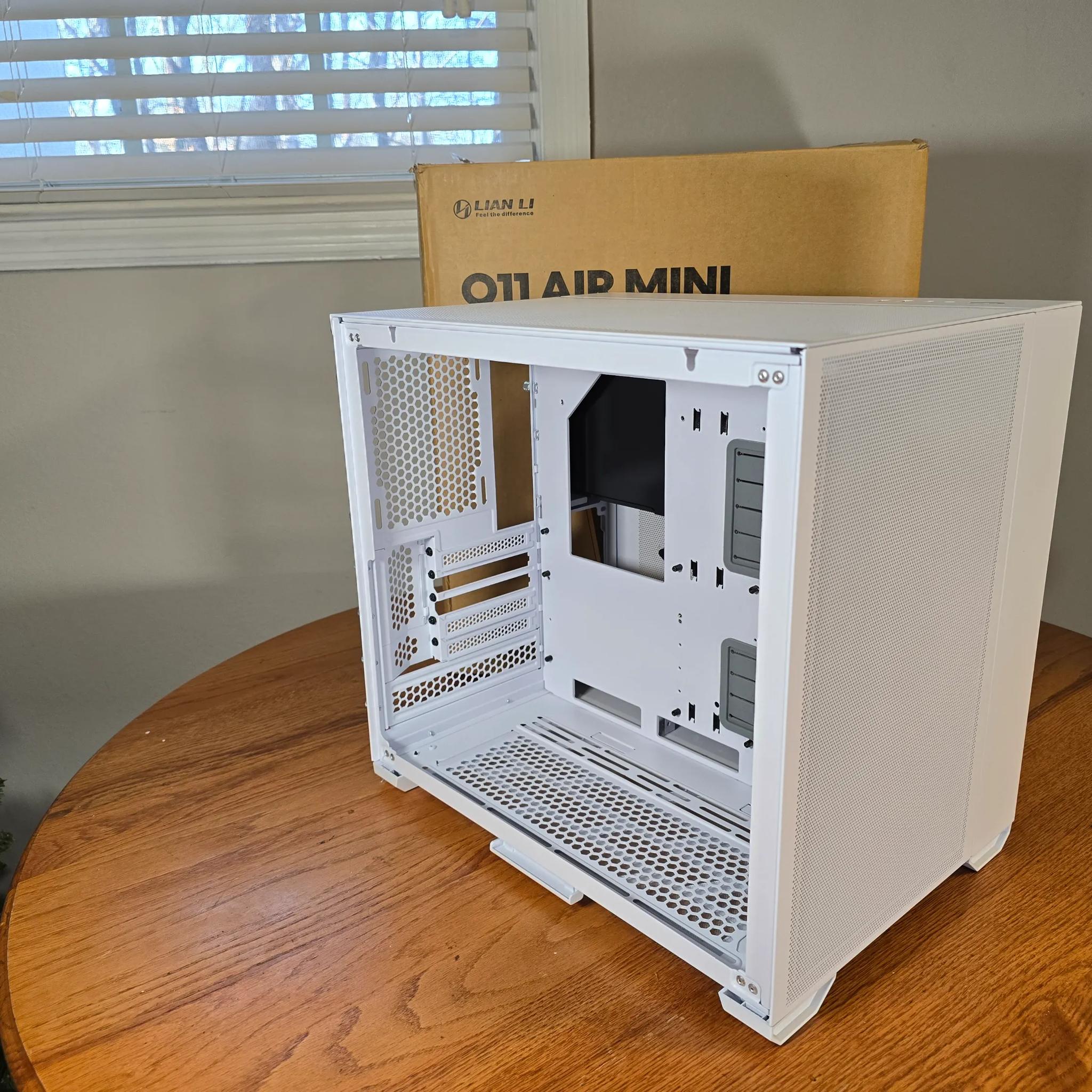 Lian Li O11 Air Mini ATX White Mid Tower Case